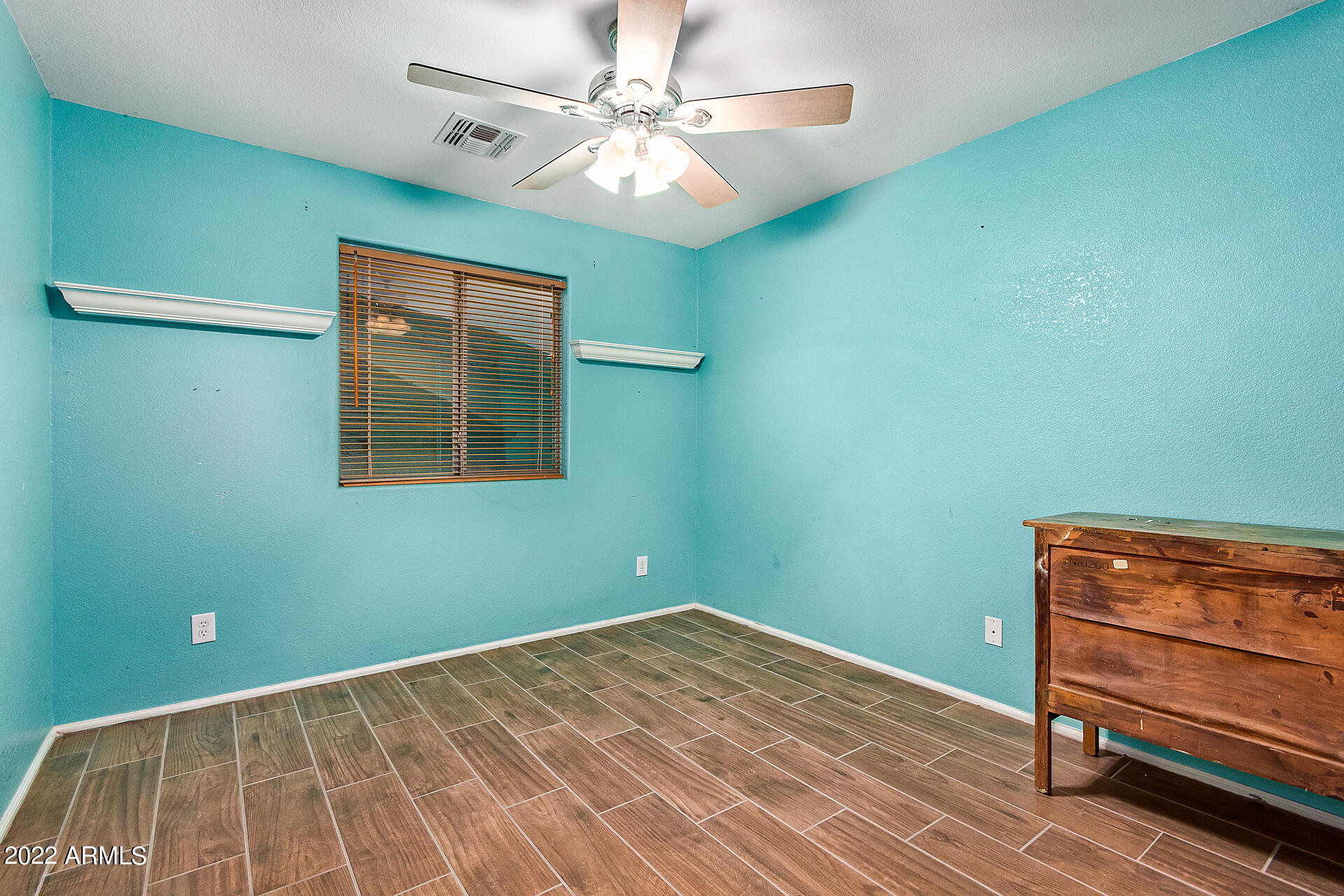 4233 E ARAGONITE Lane