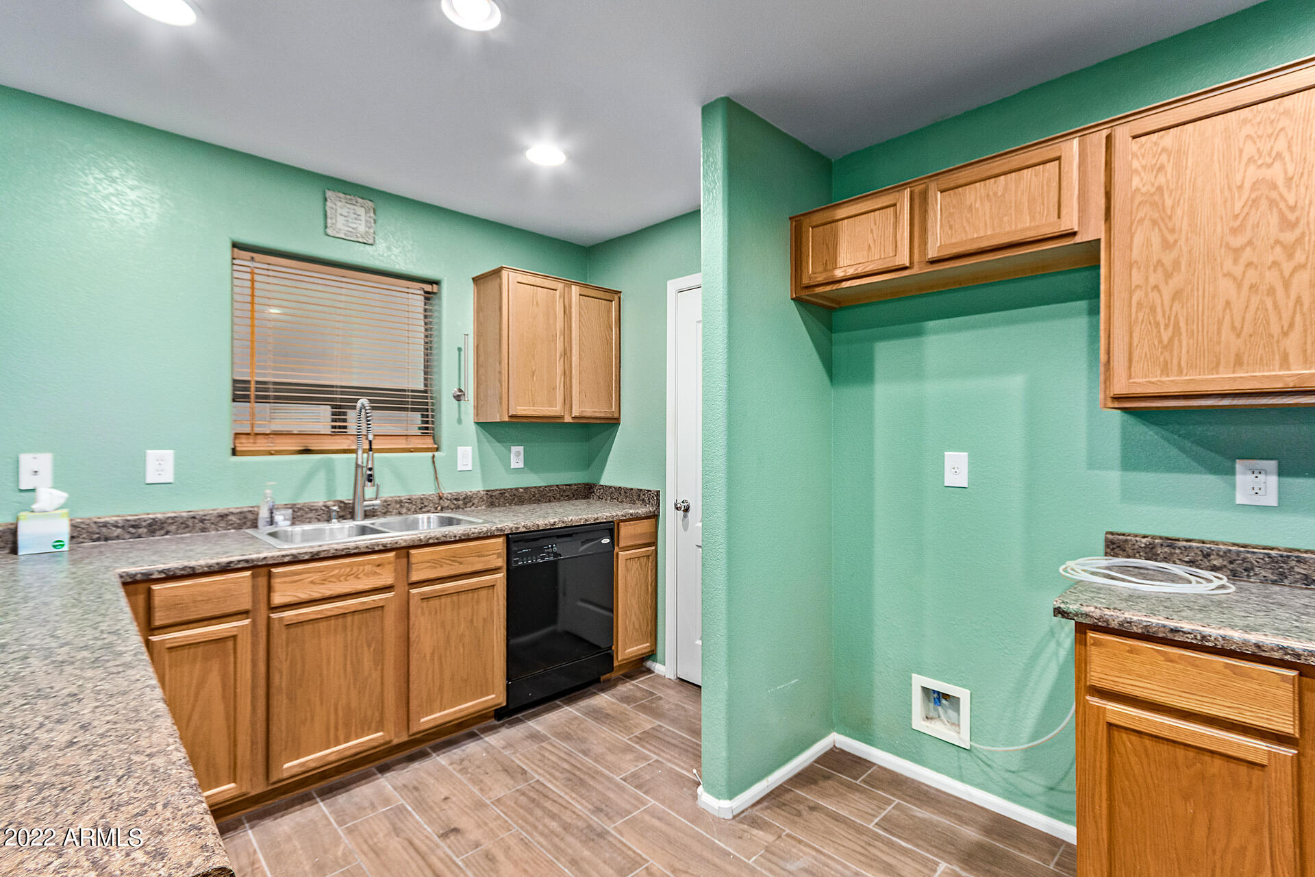 4233 E ARAGONITE Lane