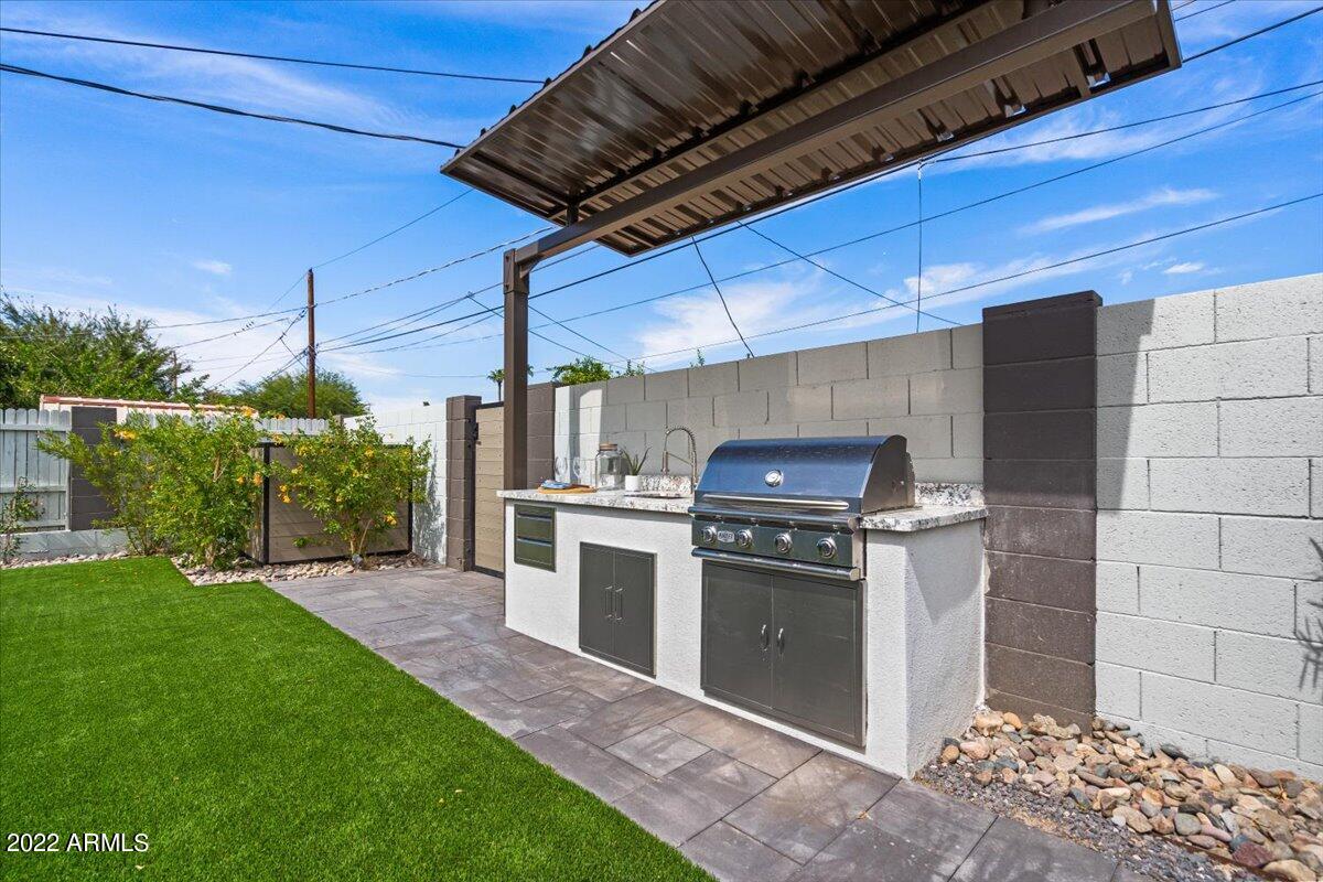 4136 E GLENROSA Avenue