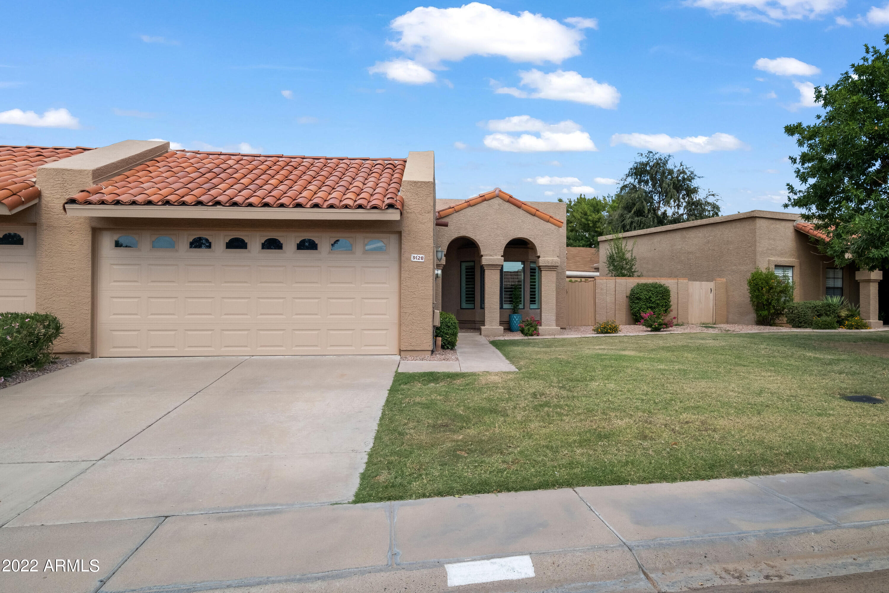 9128 E WINCHCOMB Drive