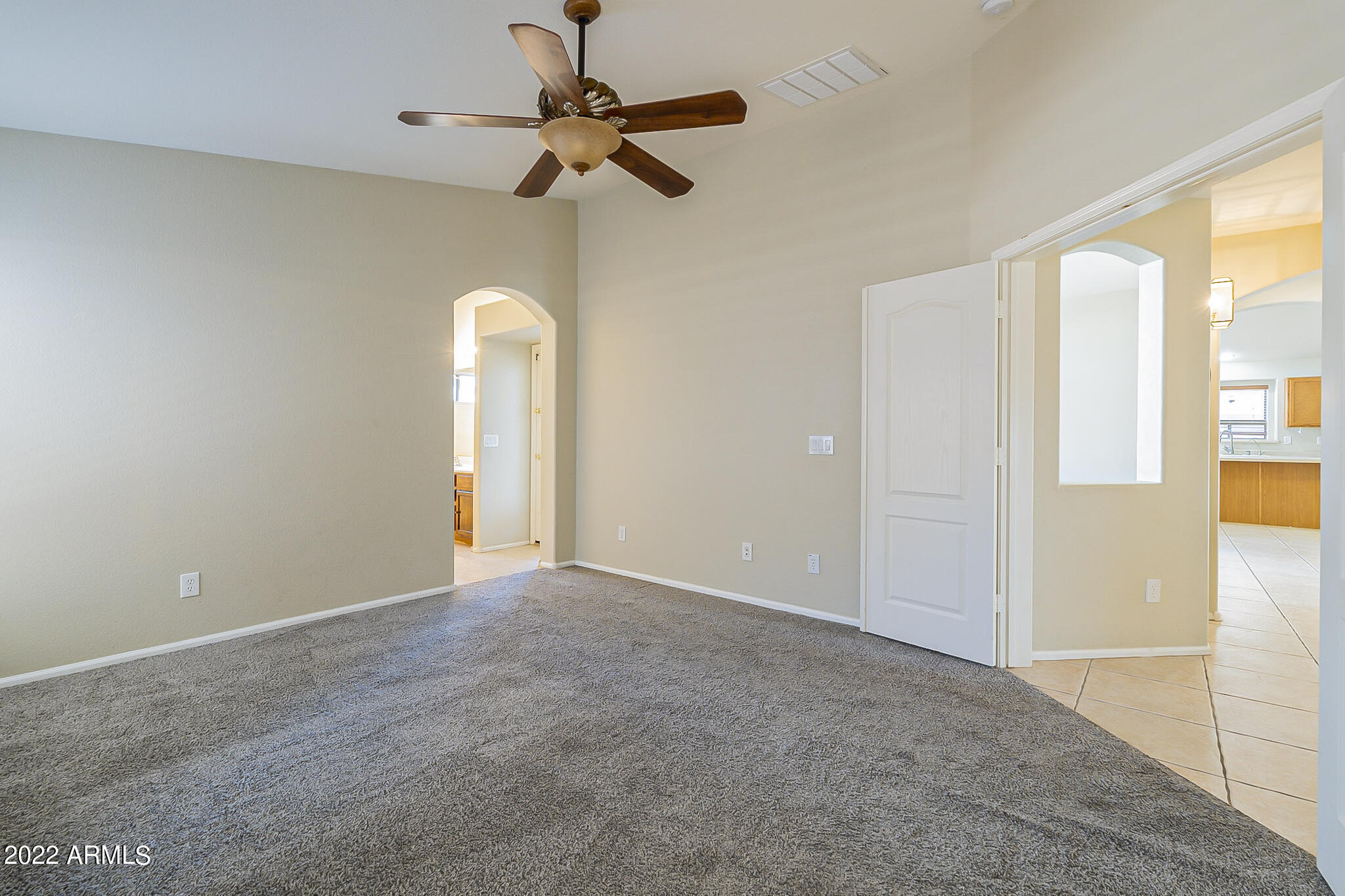 490 E CLAIRIDGE Drive