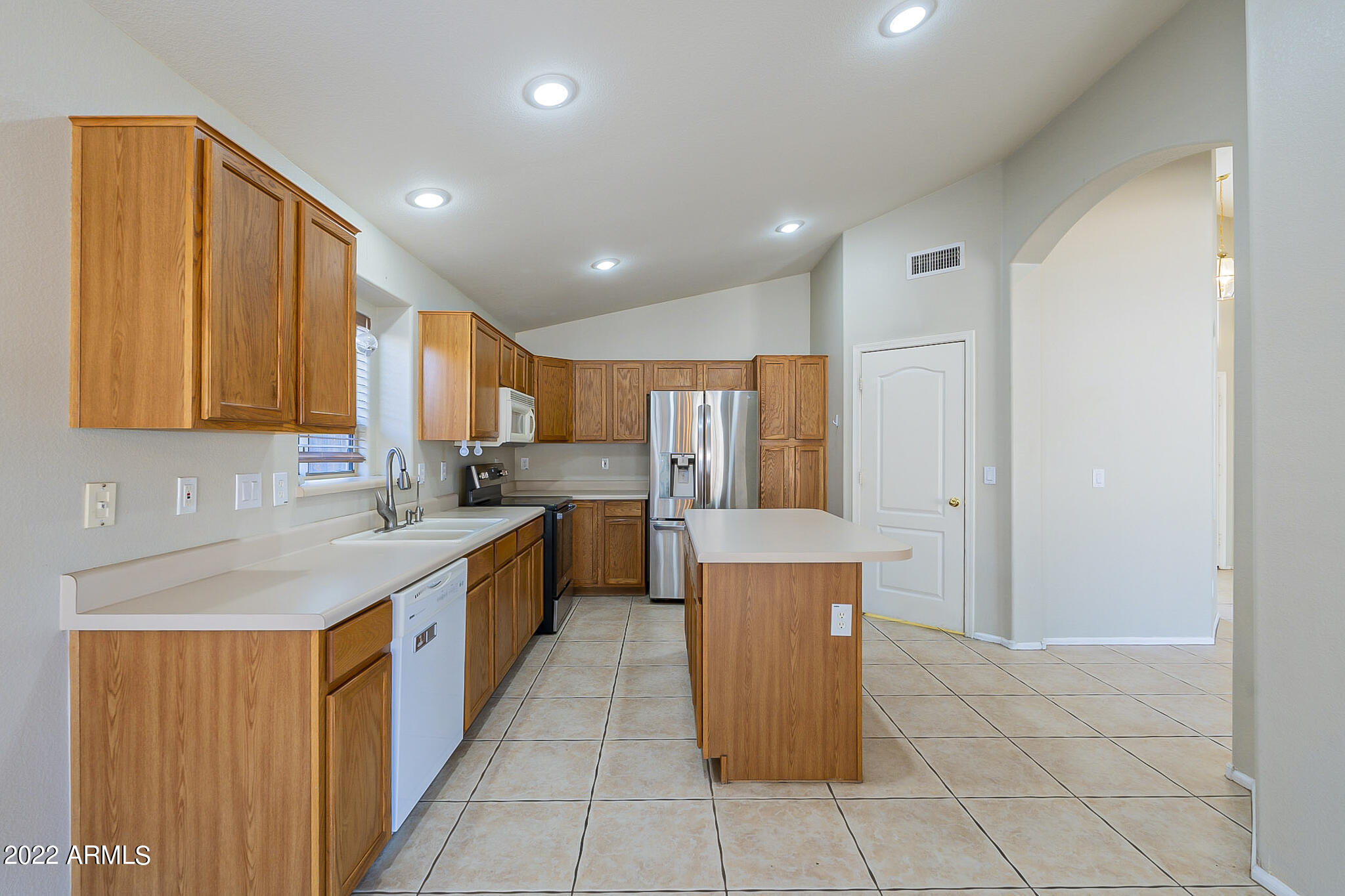 490 E CLAIRIDGE Drive