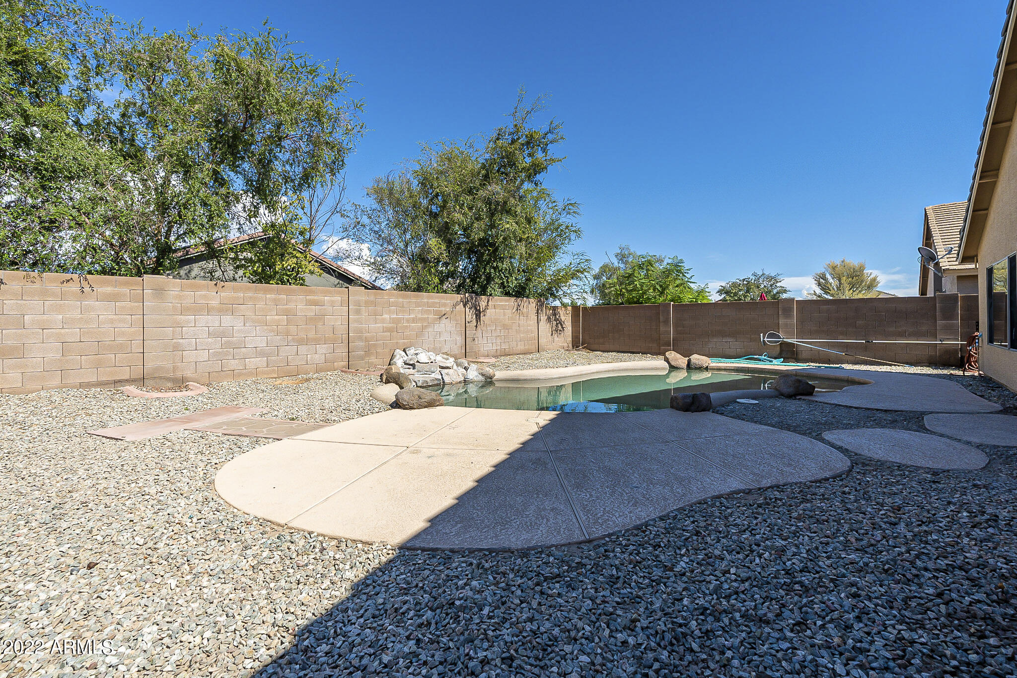 490 E CLAIRIDGE Drive