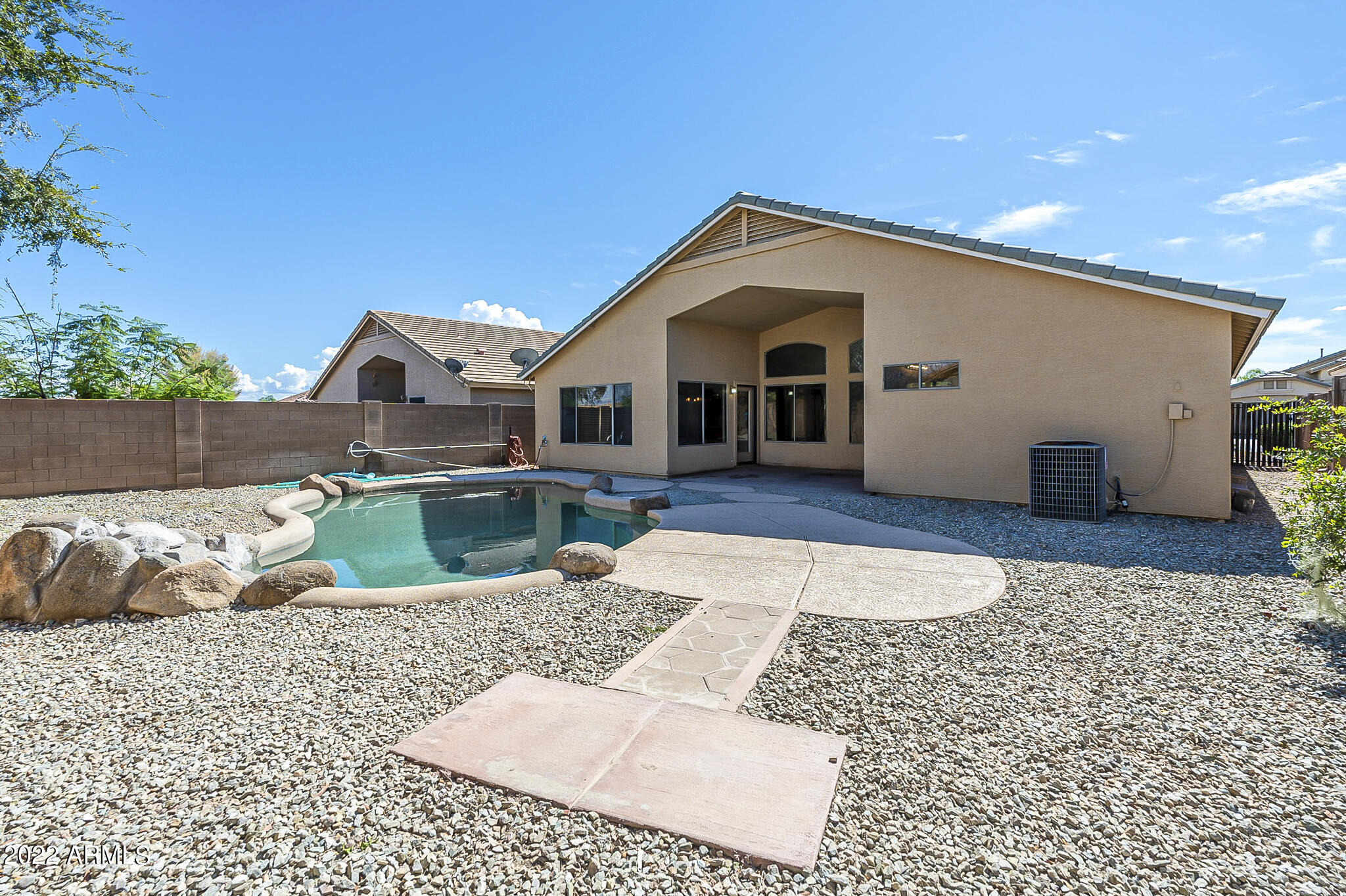490 E CLAIRIDGE Drive