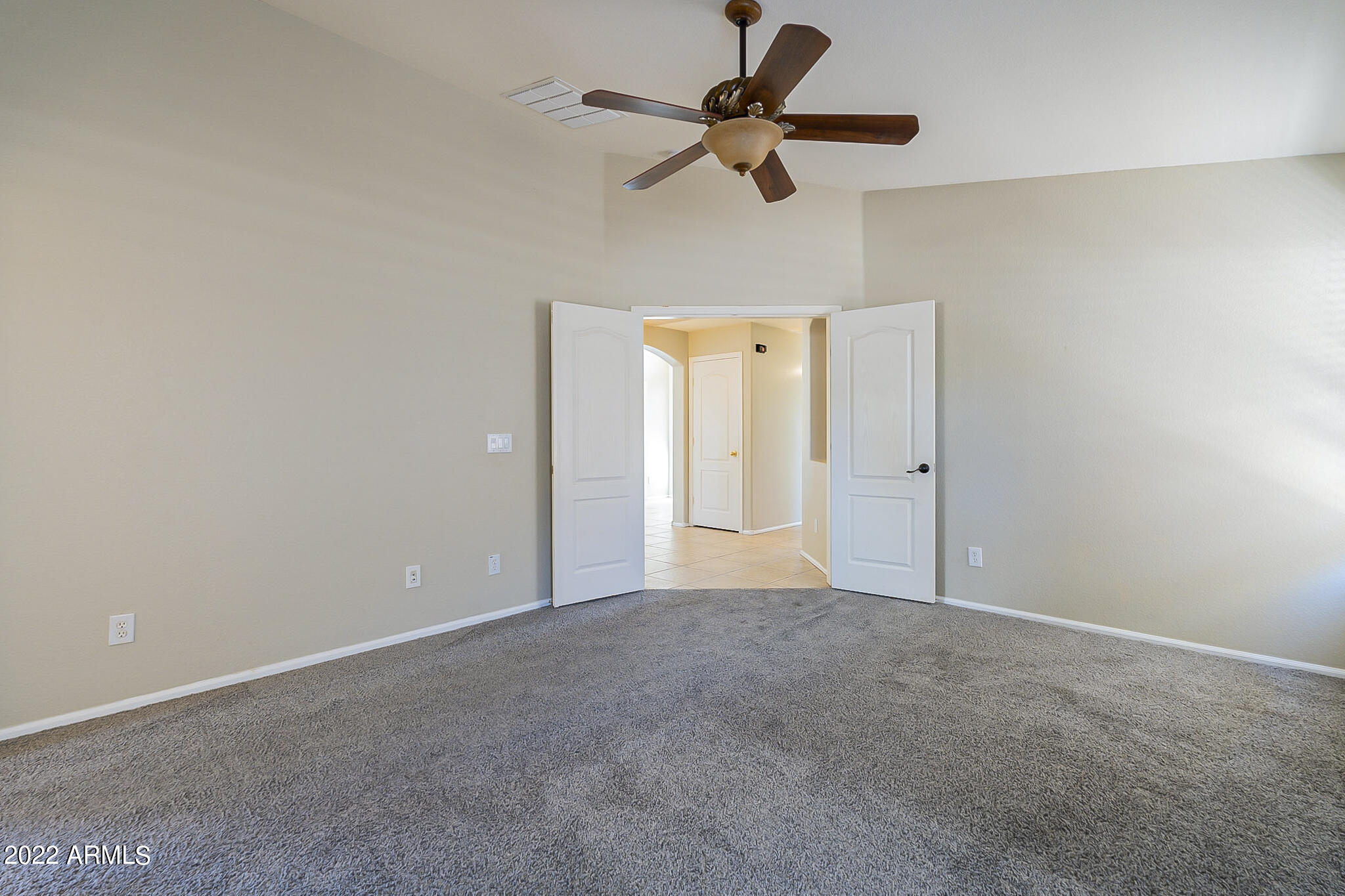 490 E CLAIRIDGE Drive