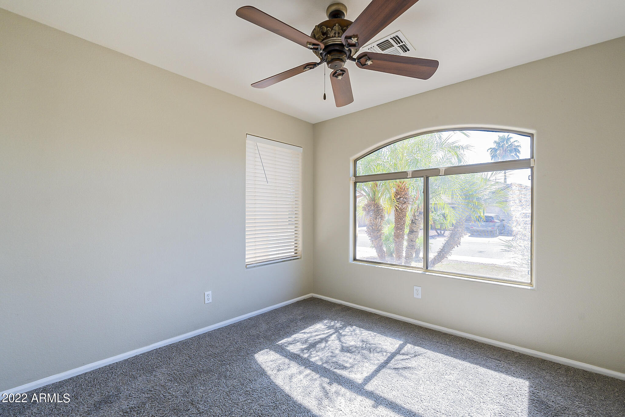 490 E CLAIRIDGE Drive