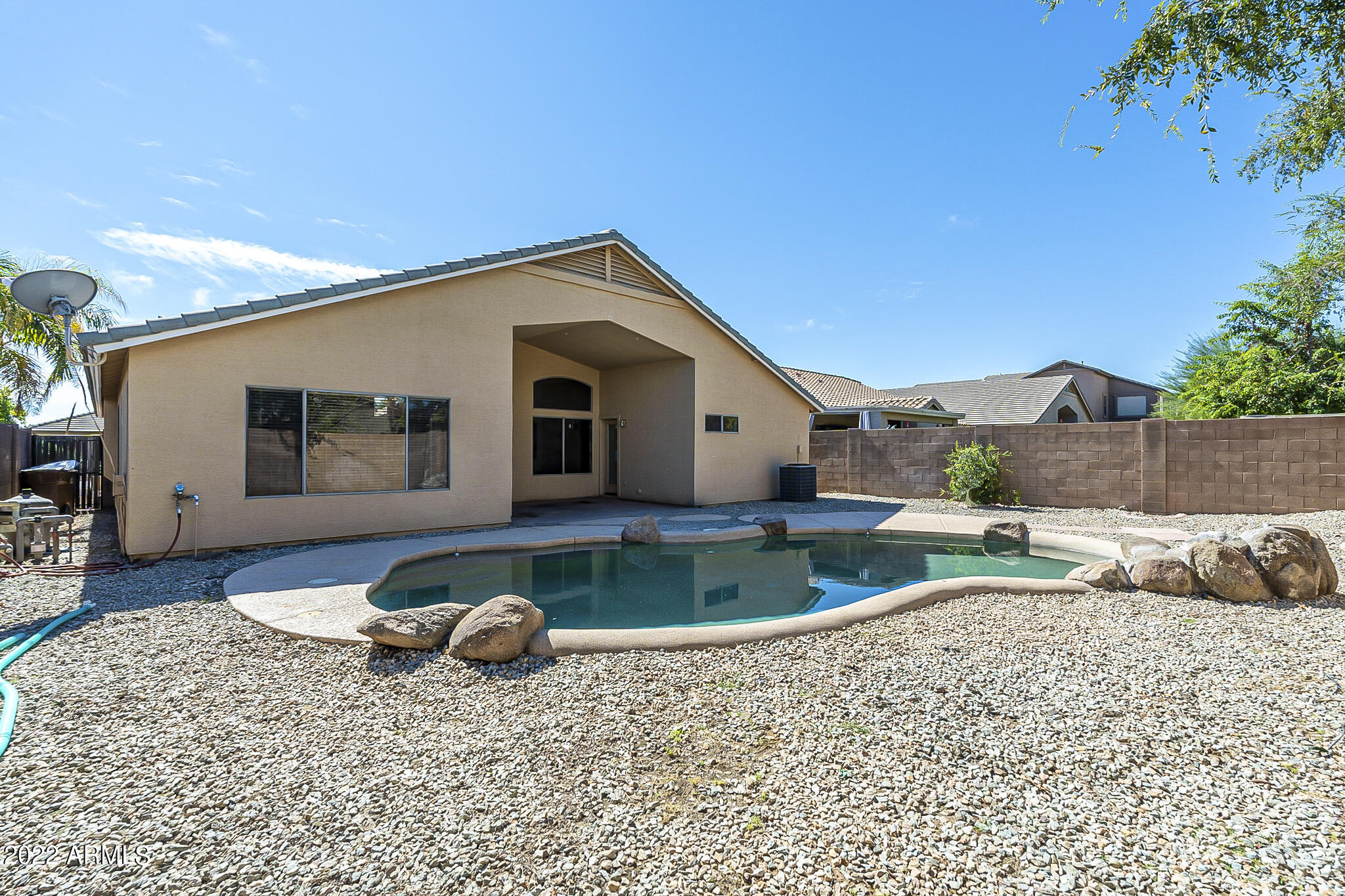 490 E CLAIRIDGE Drive