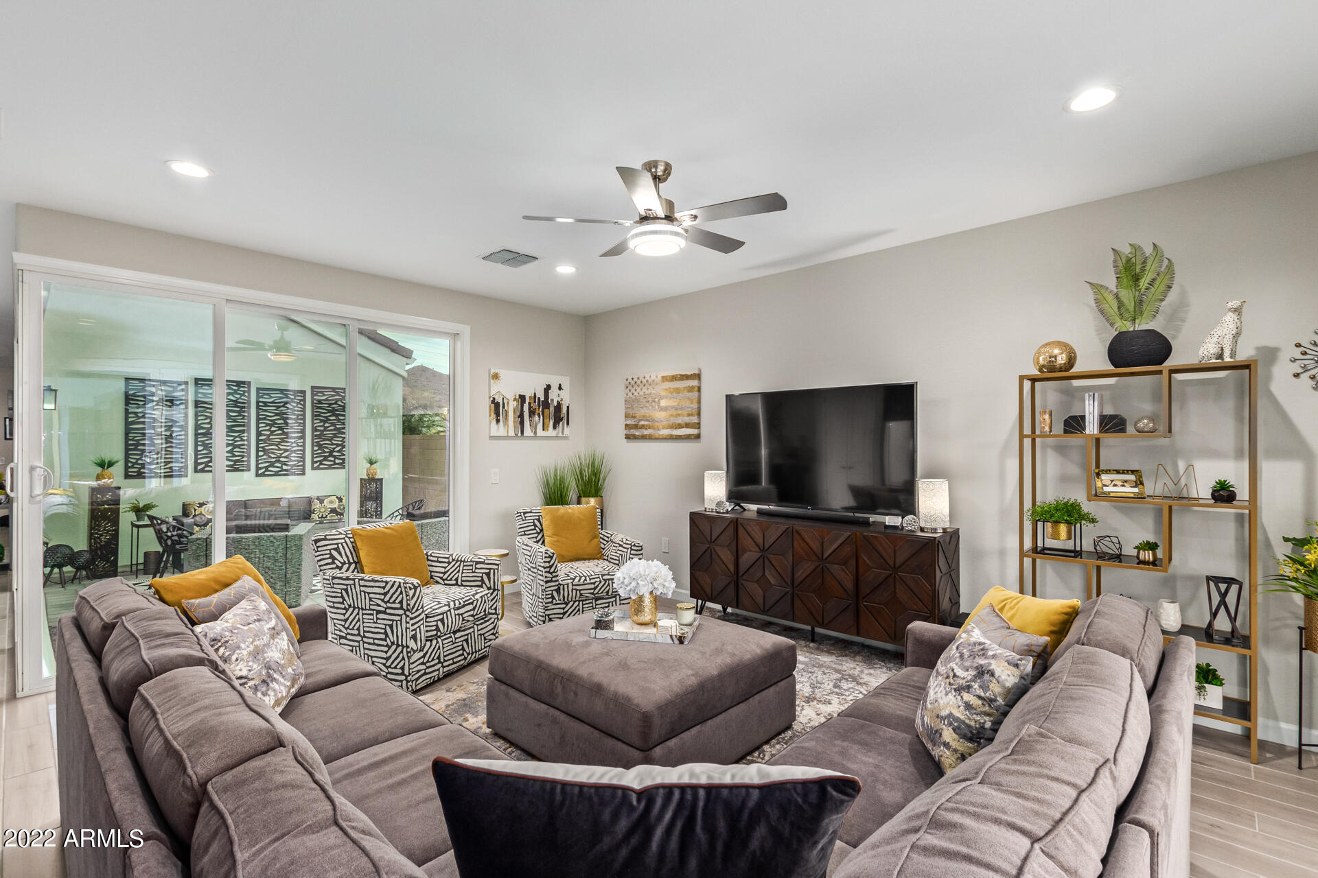 2123 E Questa Drive