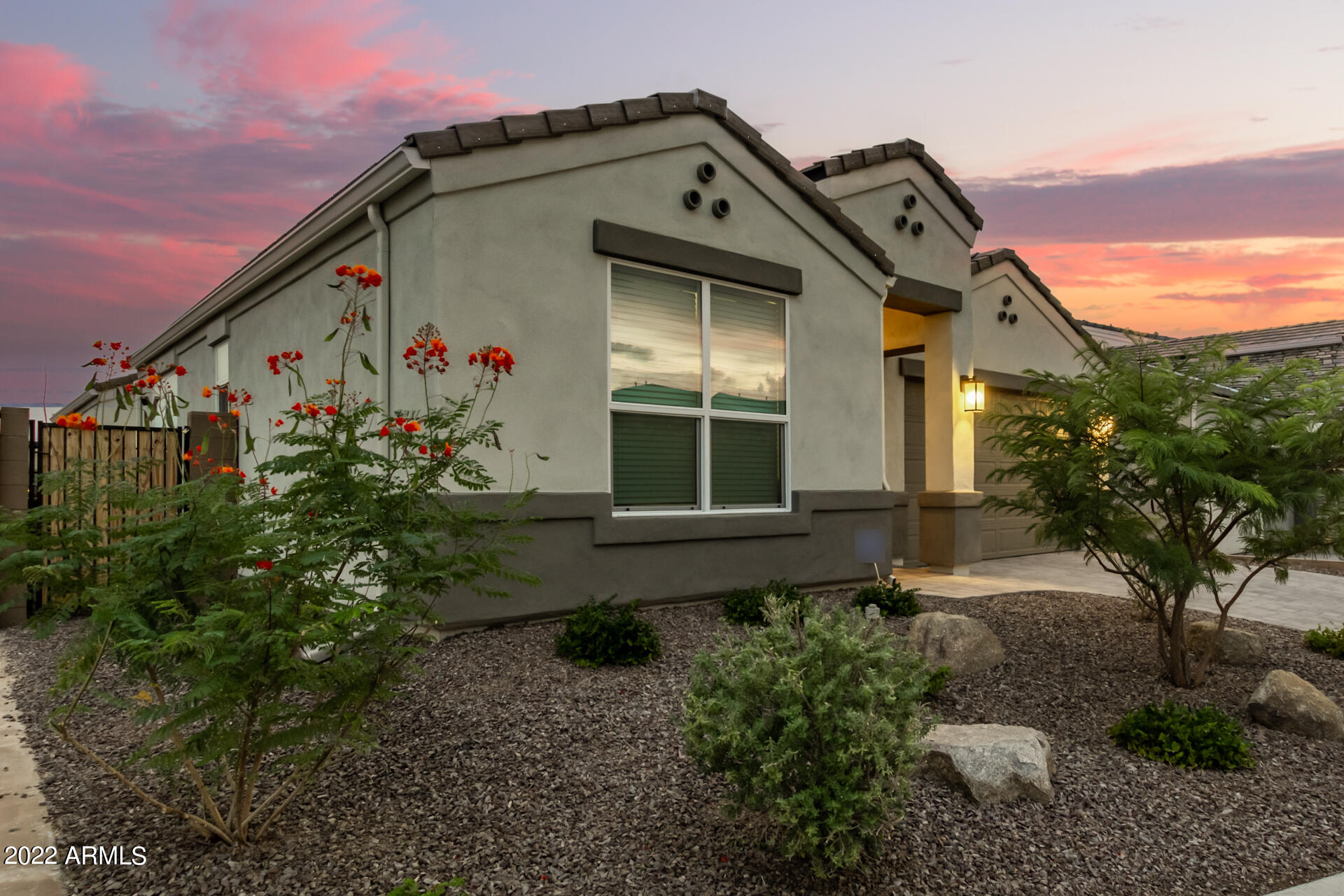 2123 E Questa Drive
