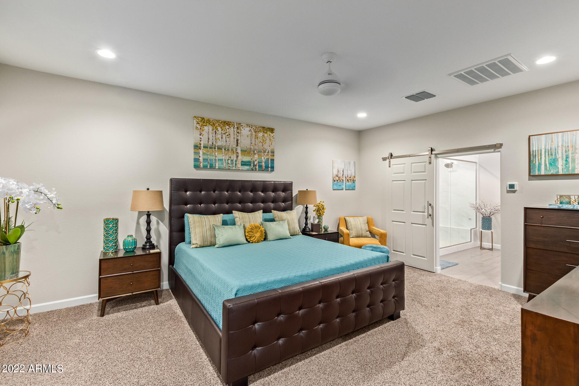 2123 E Questa Drive