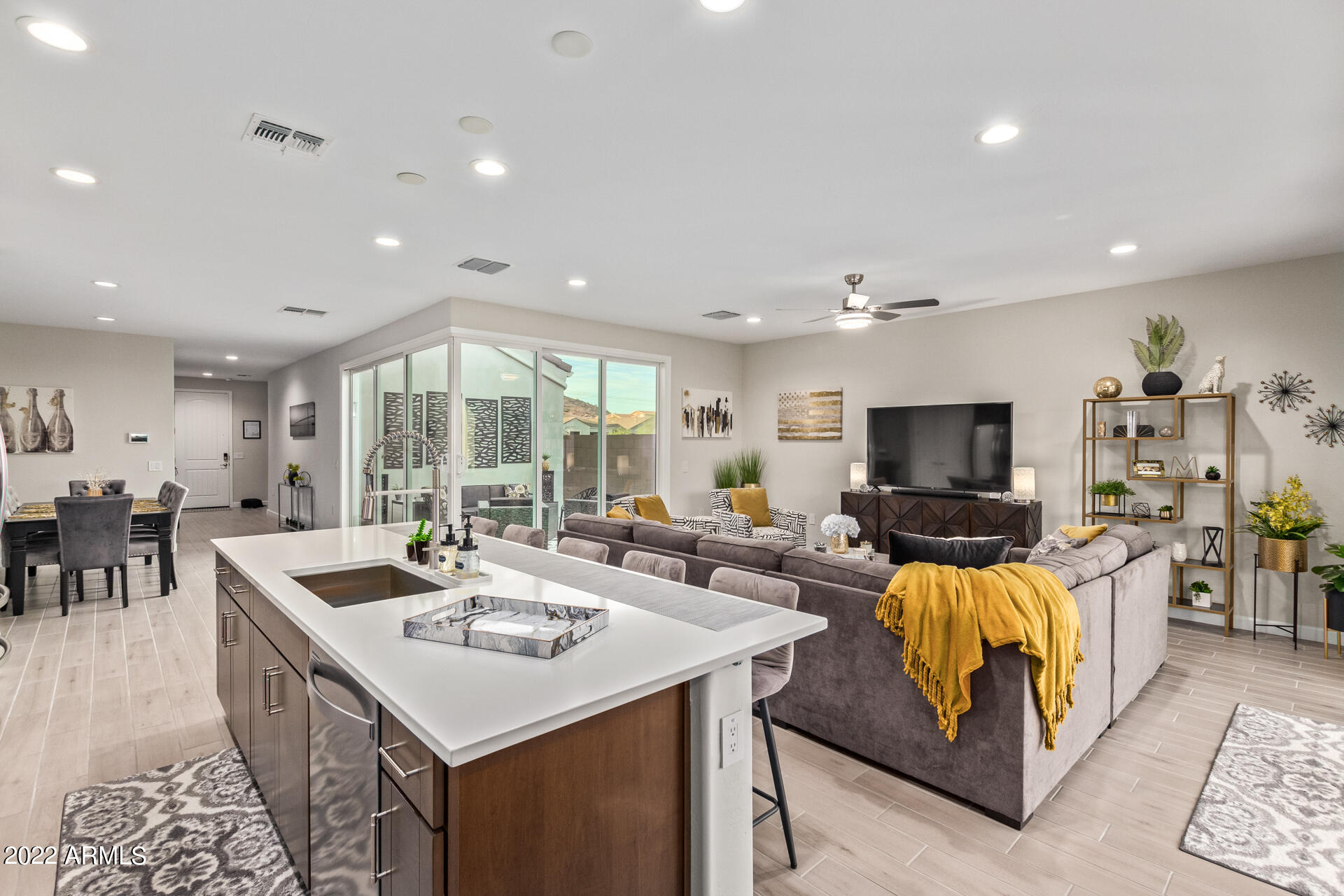 2123 E Questa Drive