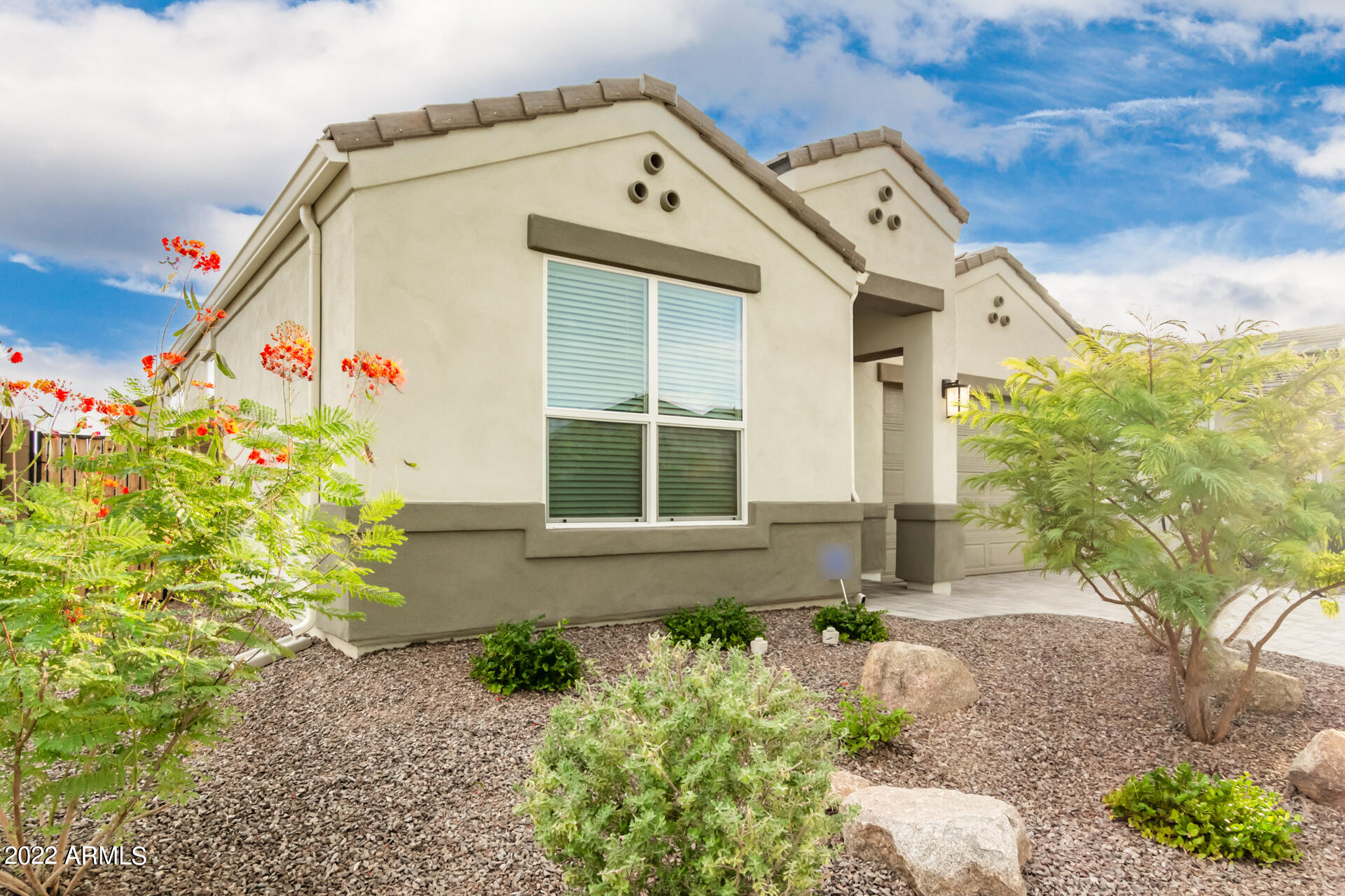 2123 E Questa Drive