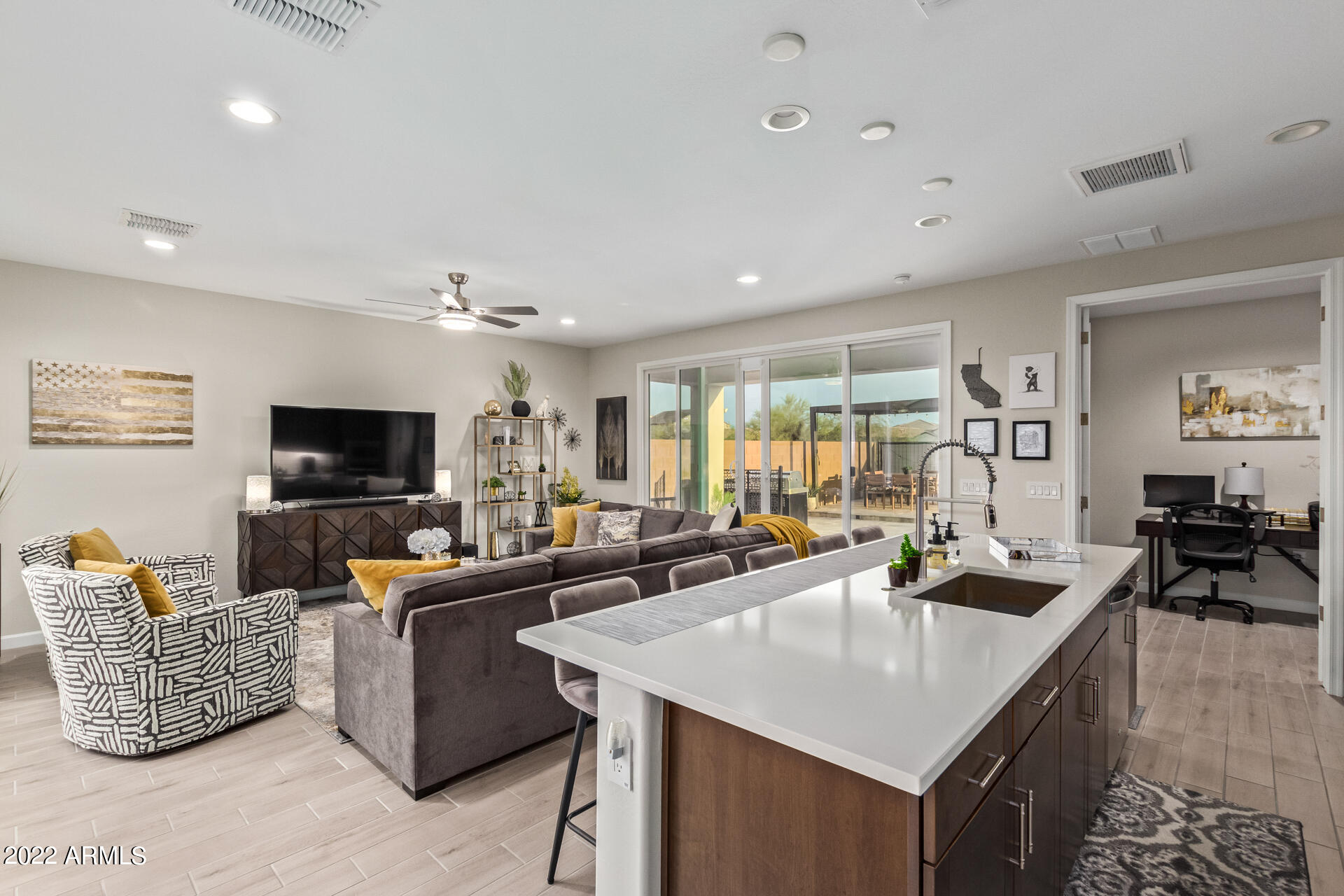 2123 E Questa Drive