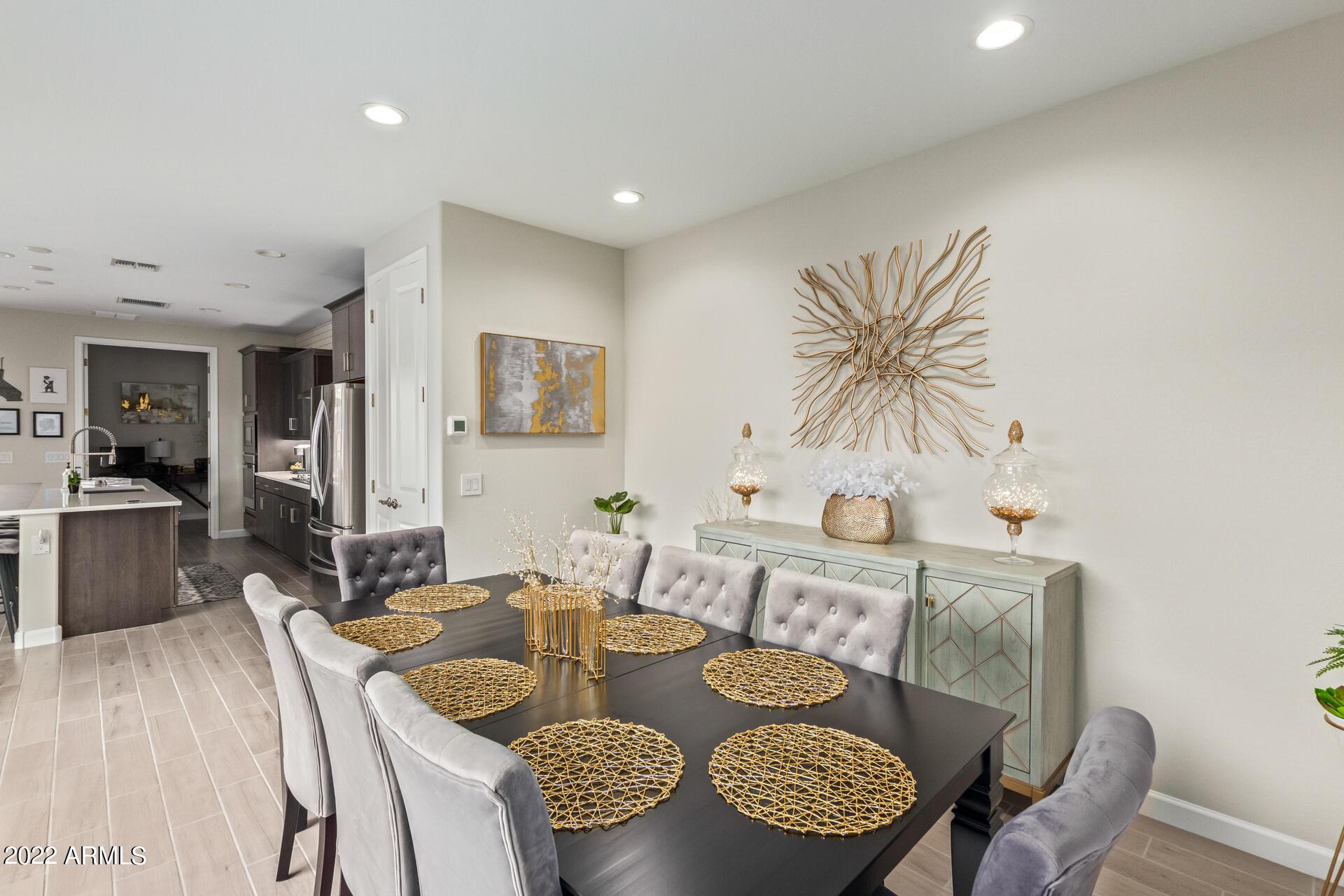2123 E Questa Drive