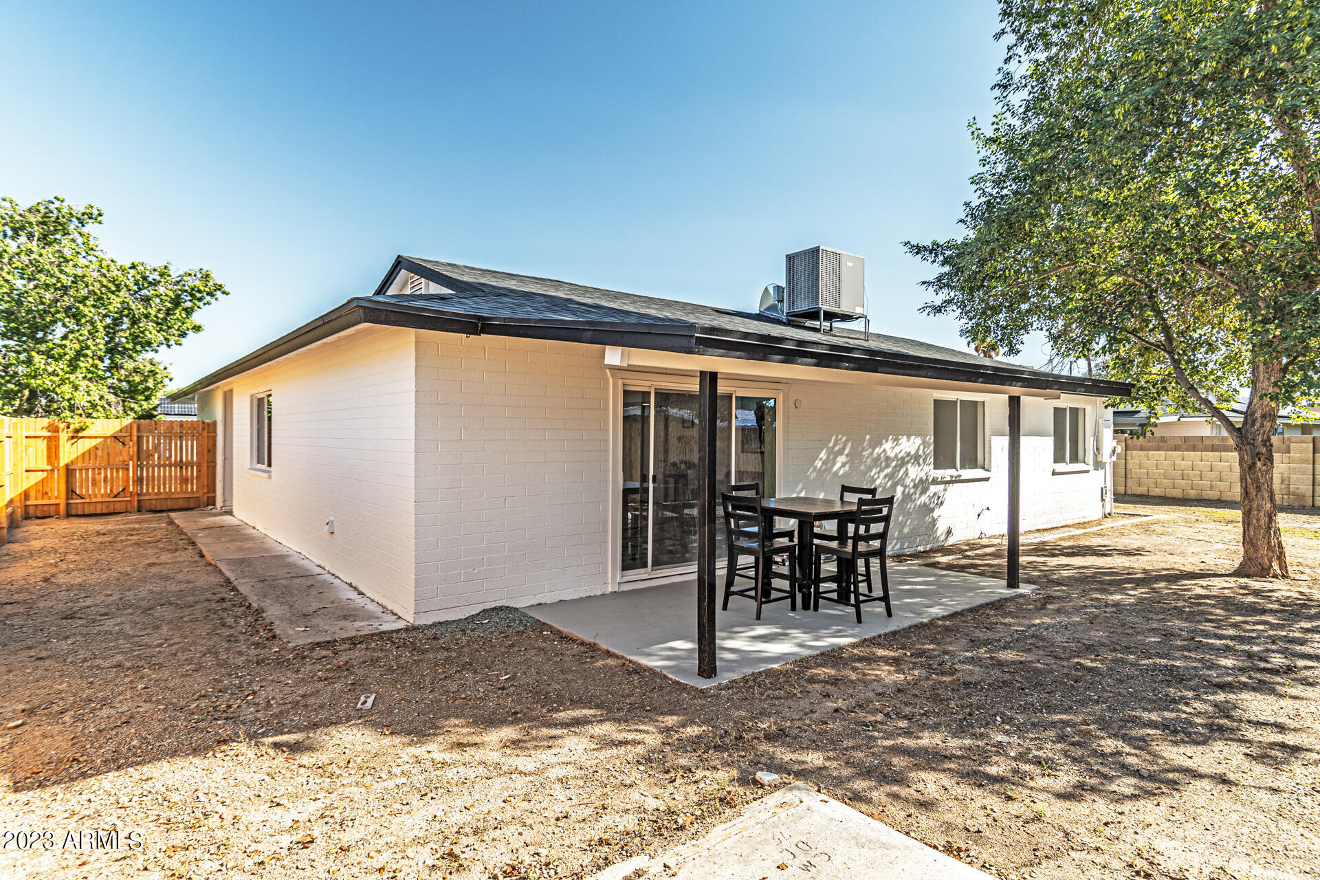 2507 E SYLVIA Street