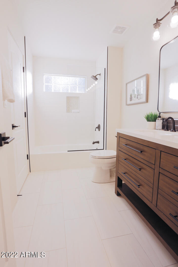 38065 N CAVE CREEK Road Unit: 3