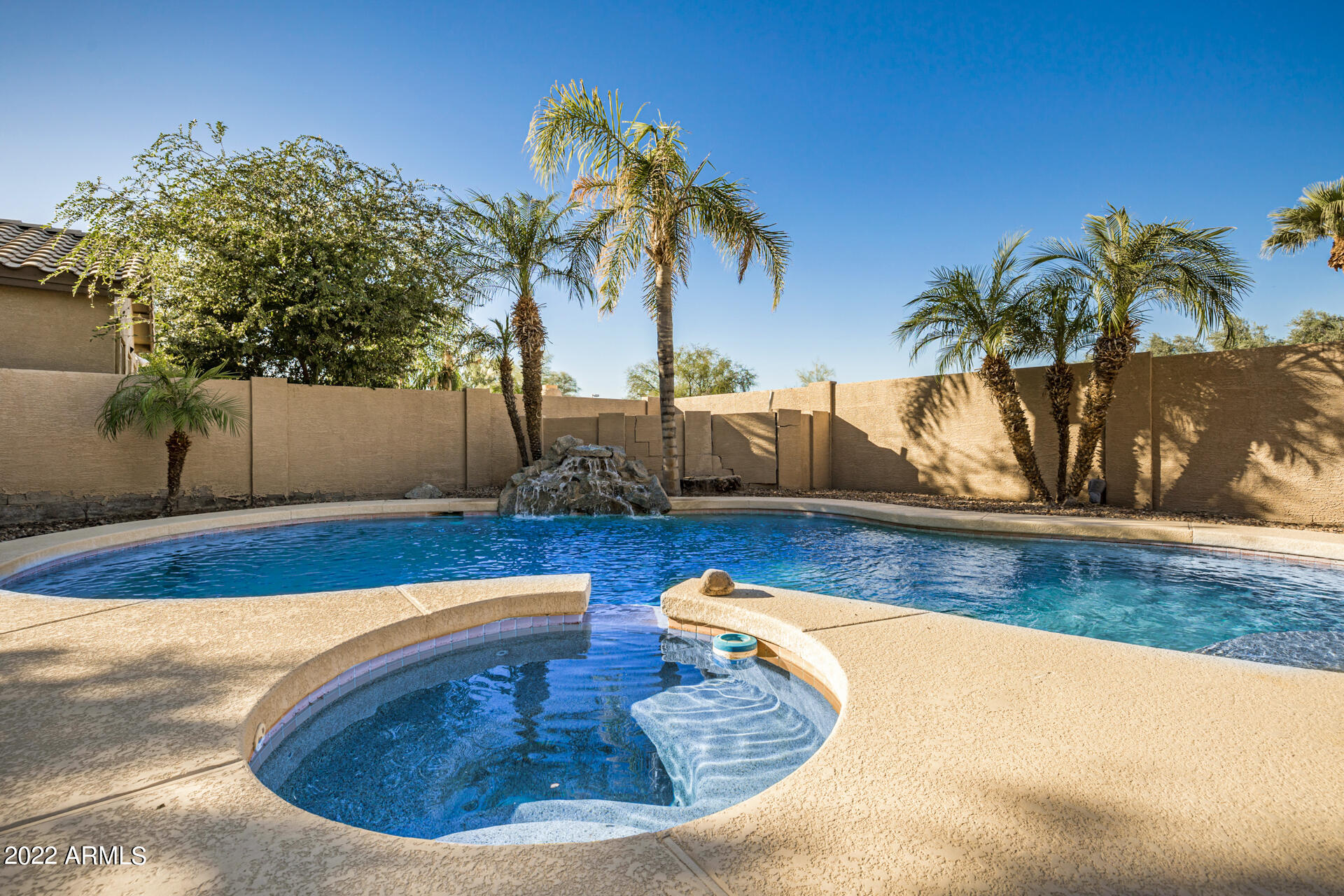 1242 E SARAGOSA Street