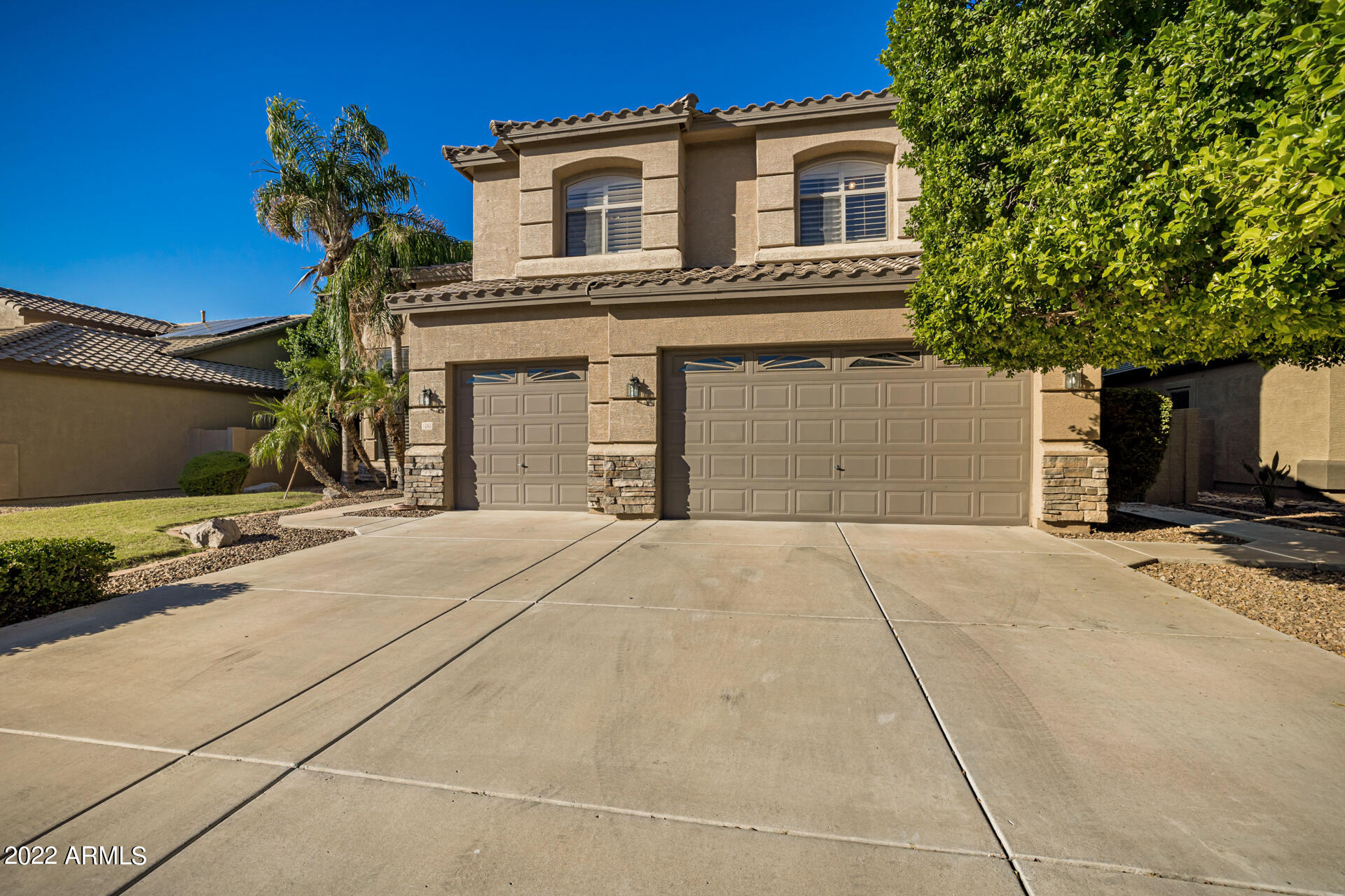 1242 E SARAGOSA Street