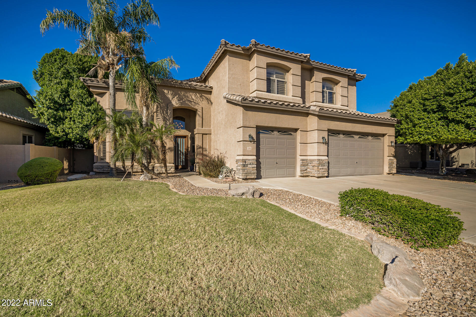 1242 E SARAGOSA Street