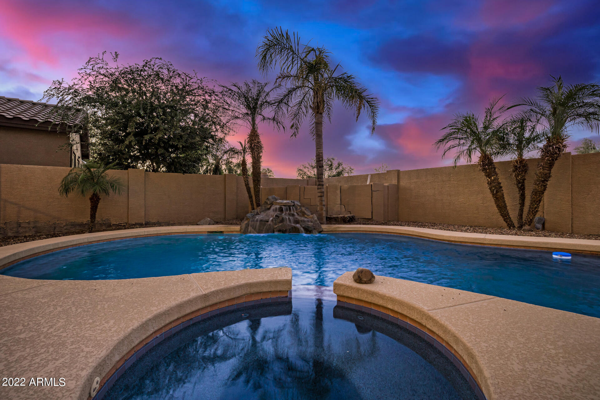 1242 E SARAGOSA Street
