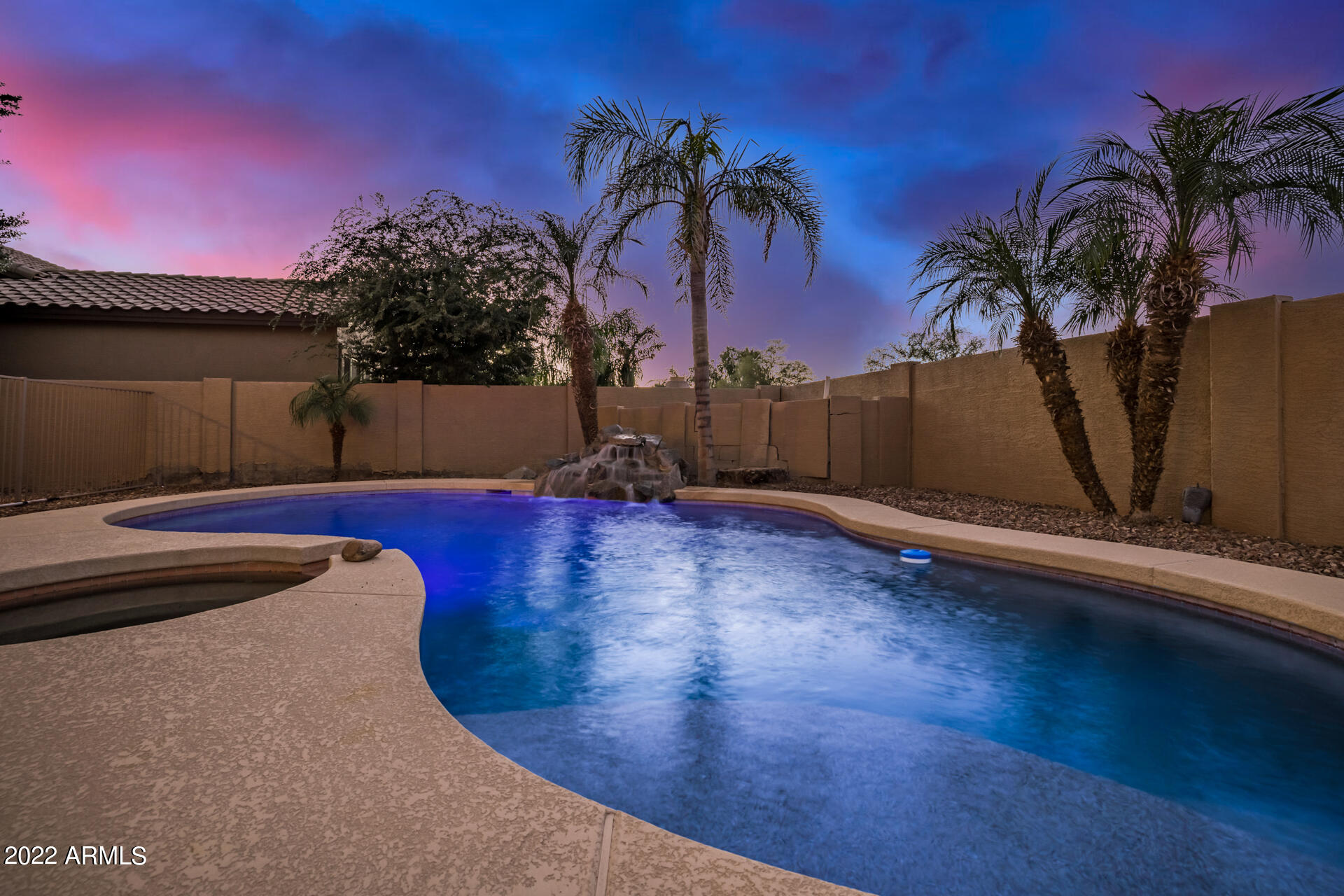 1242 E SARAGOSA Street