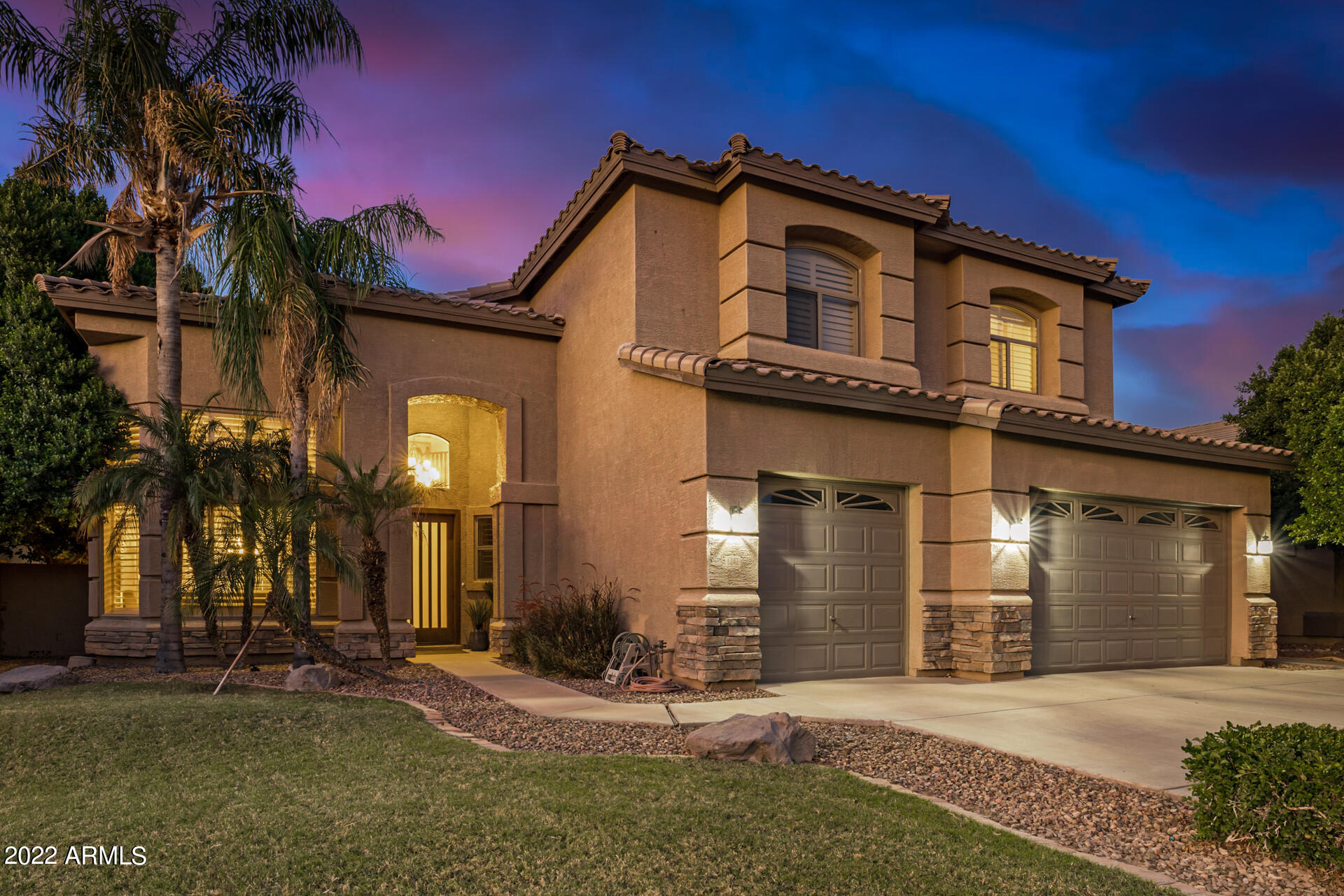 1242 E SARAGOSA Street