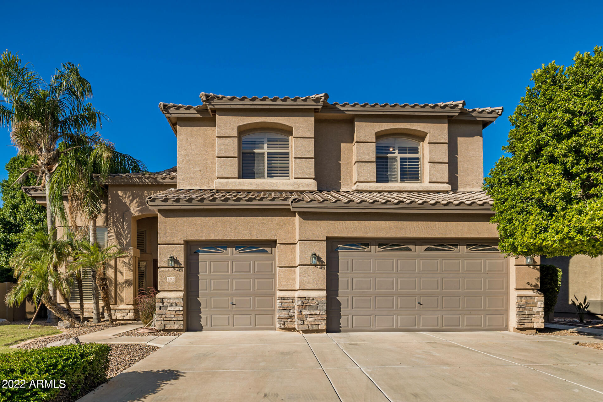 1242 E SARAGOSA Street