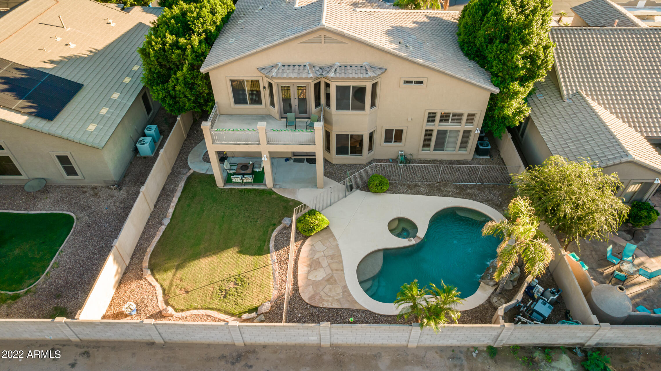 1242 E SARAGOSA Street