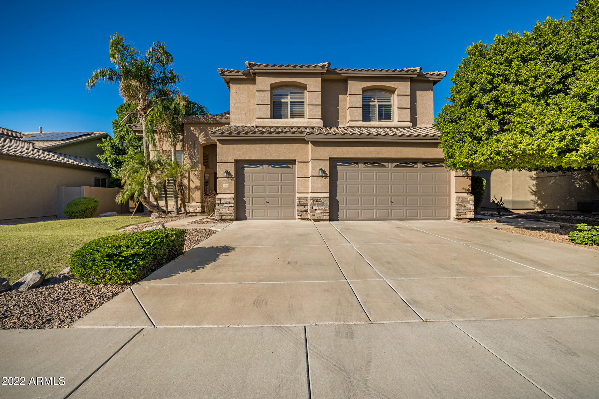 1242 E SARAGOSA Street