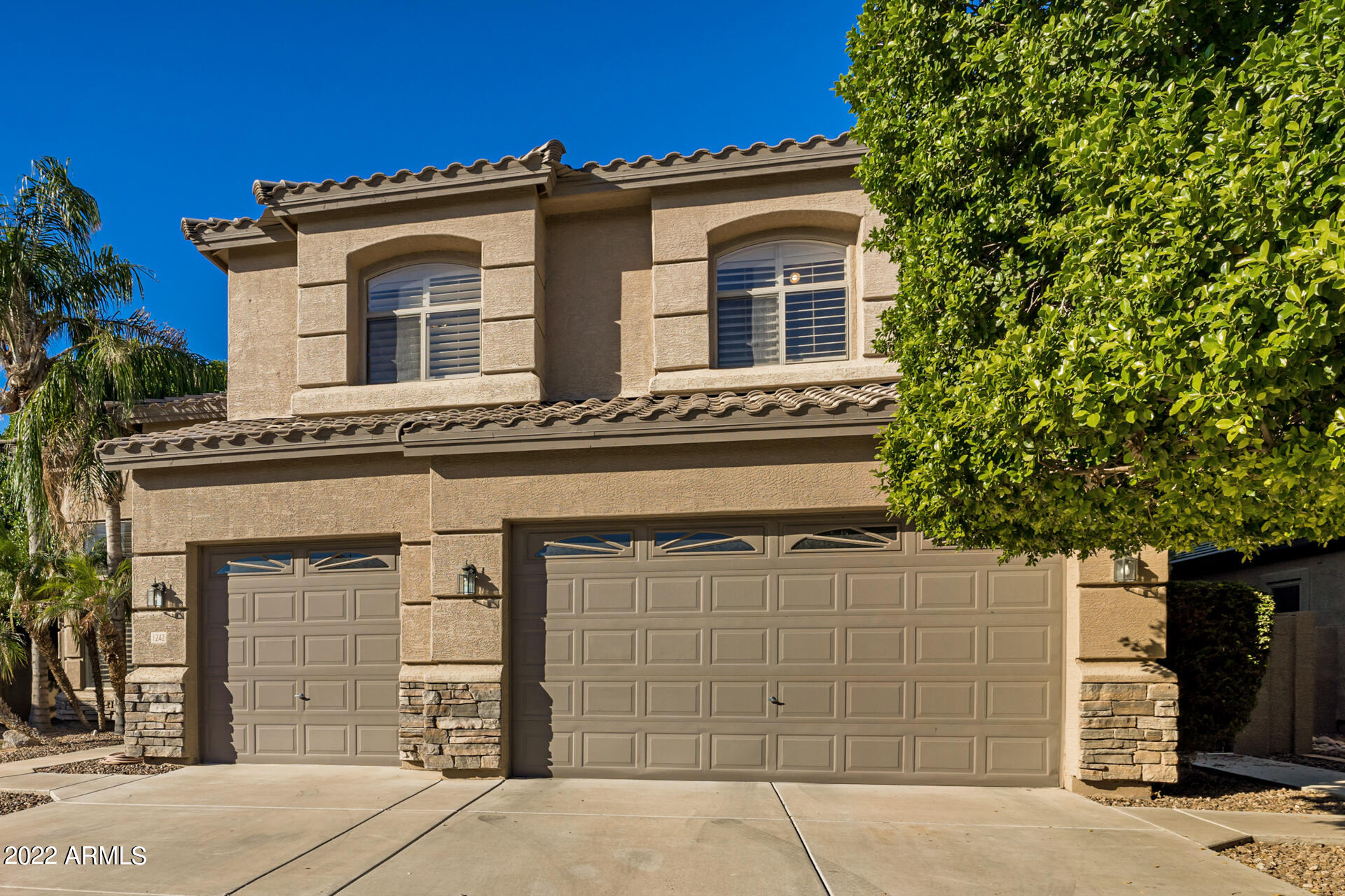 1242 E SARAGOSA Street