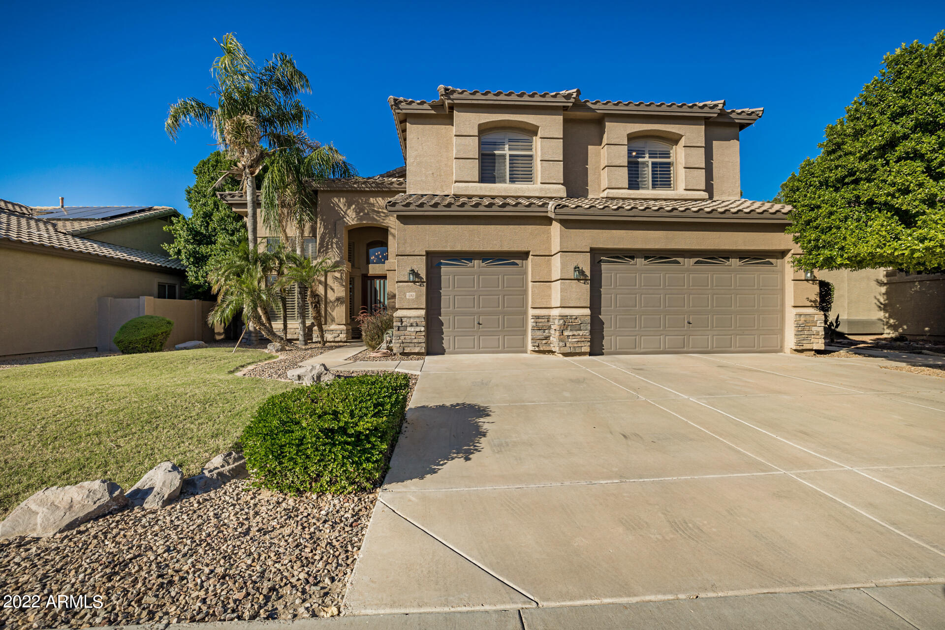 1242 E SARAGOSA Street