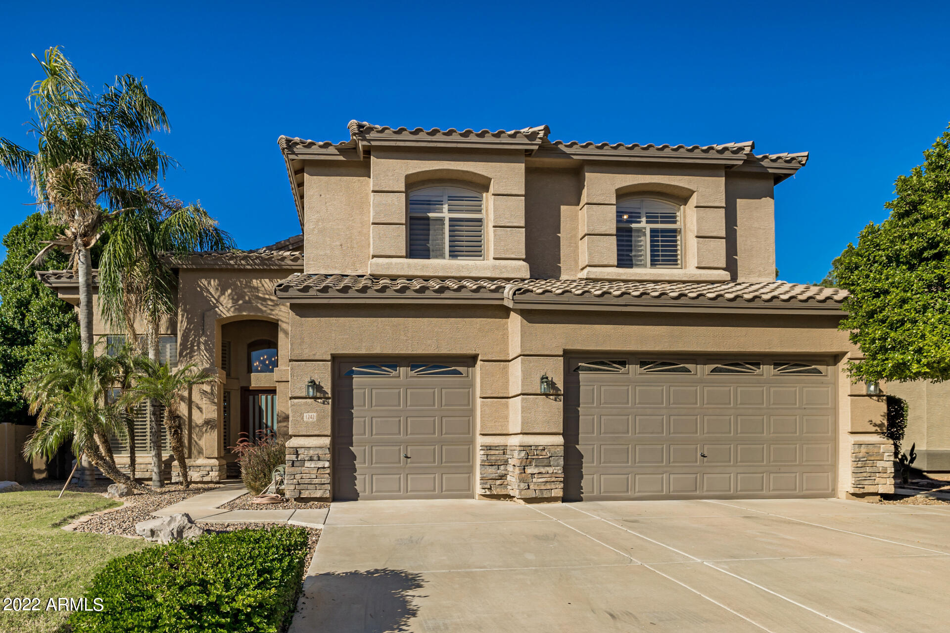 1242 E SARAGOSA Street