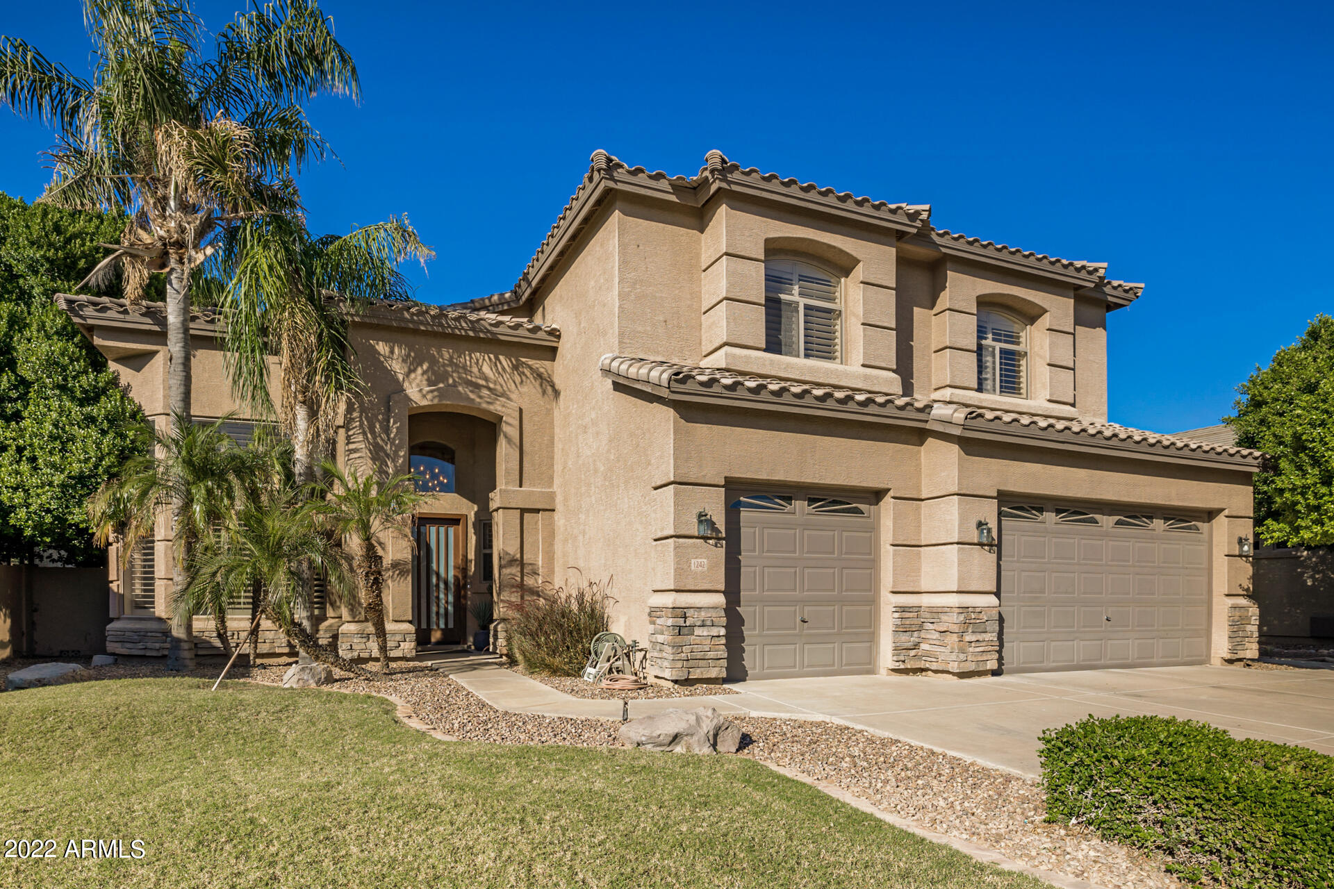 1242 E SARAGOSA Street