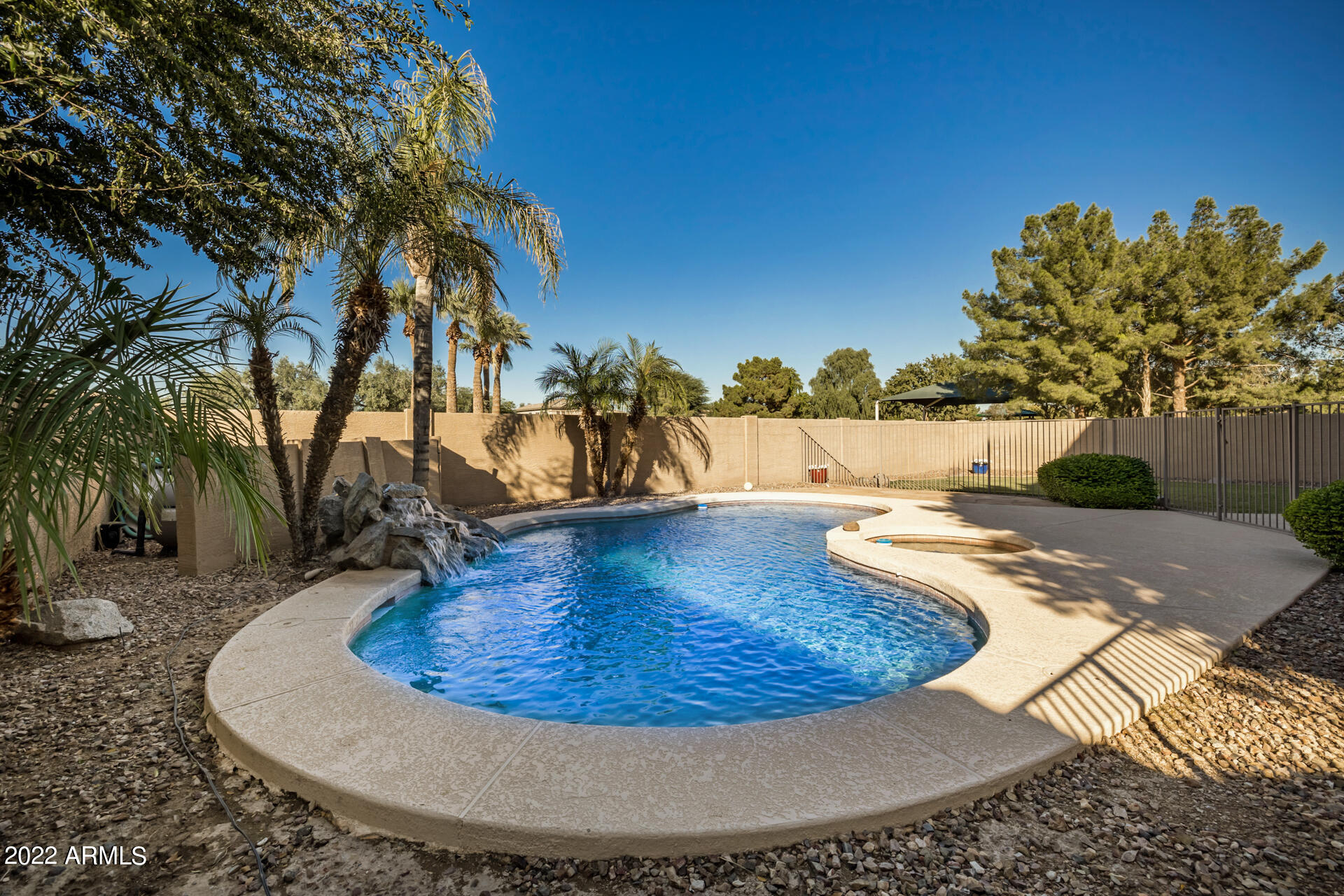 1242 E SARAGOSA Street