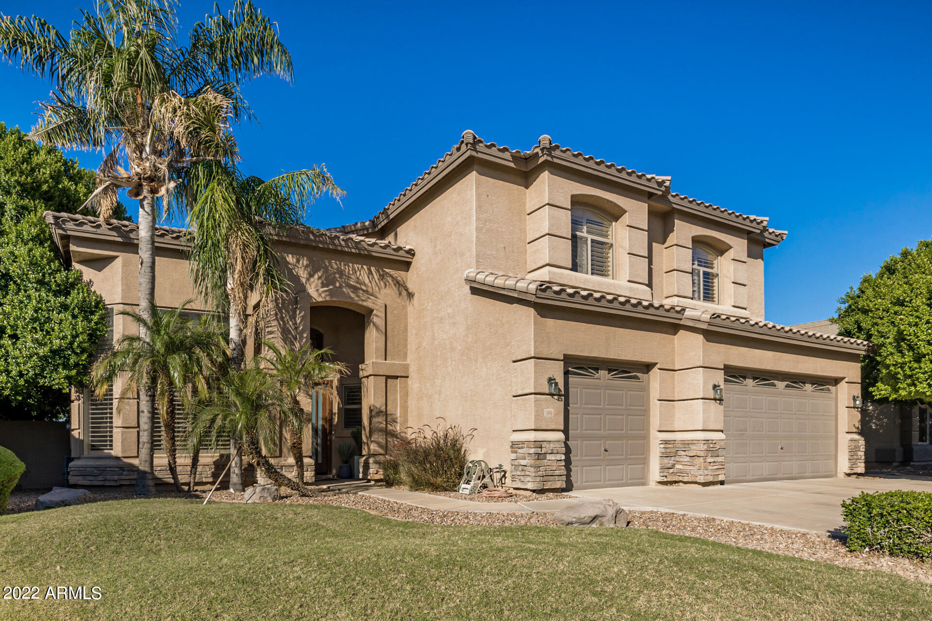 1242 E SARAGOSA Street