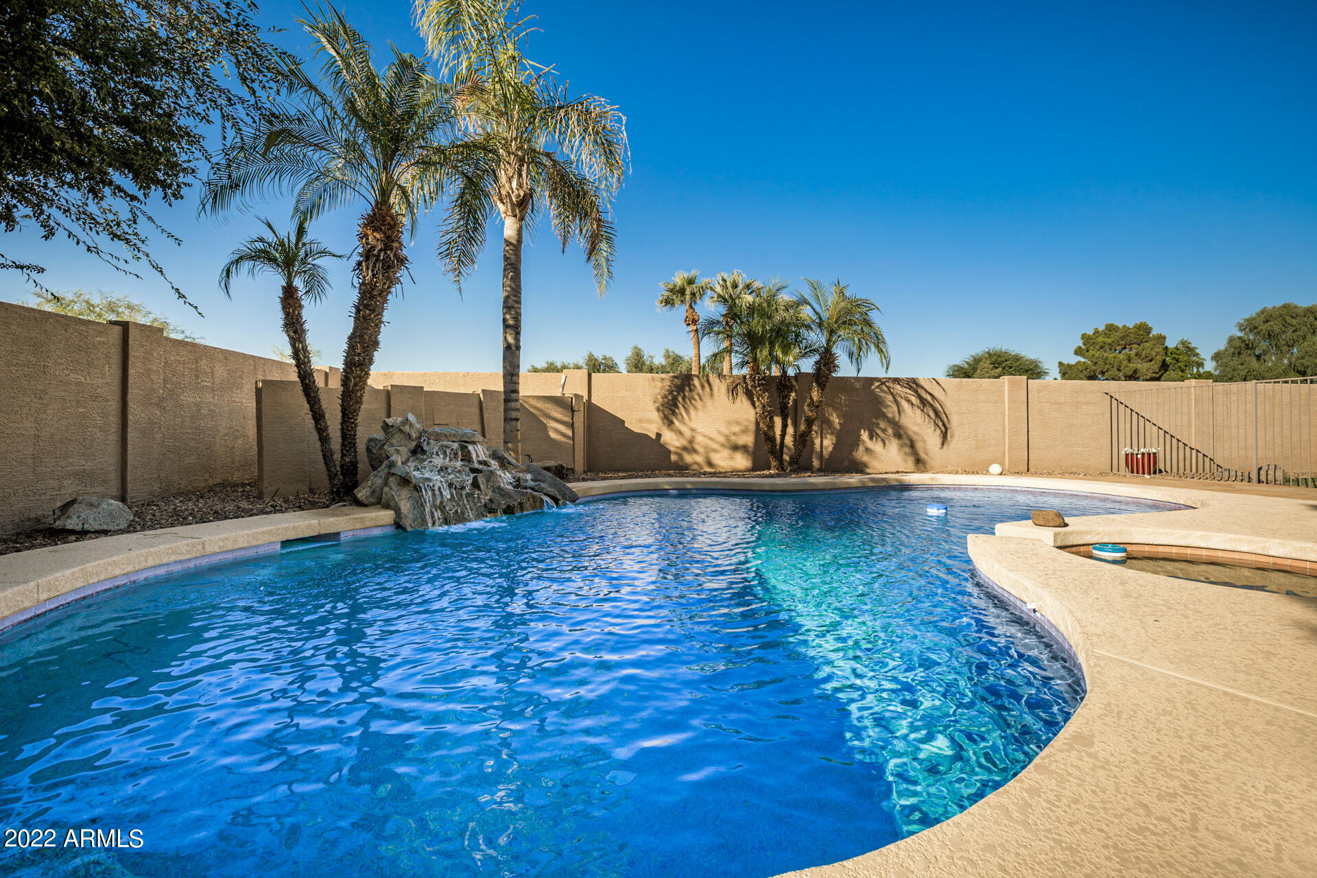 1242 E SARAGOSA Street