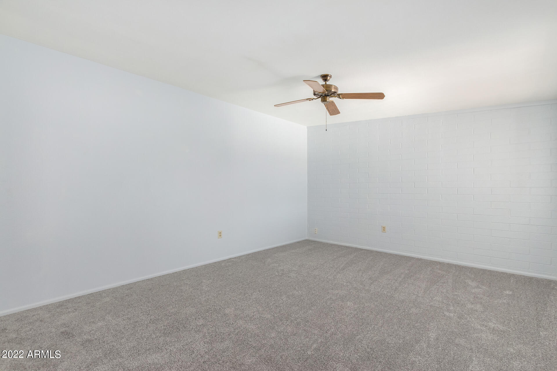 10435 W PEORIA Avenue