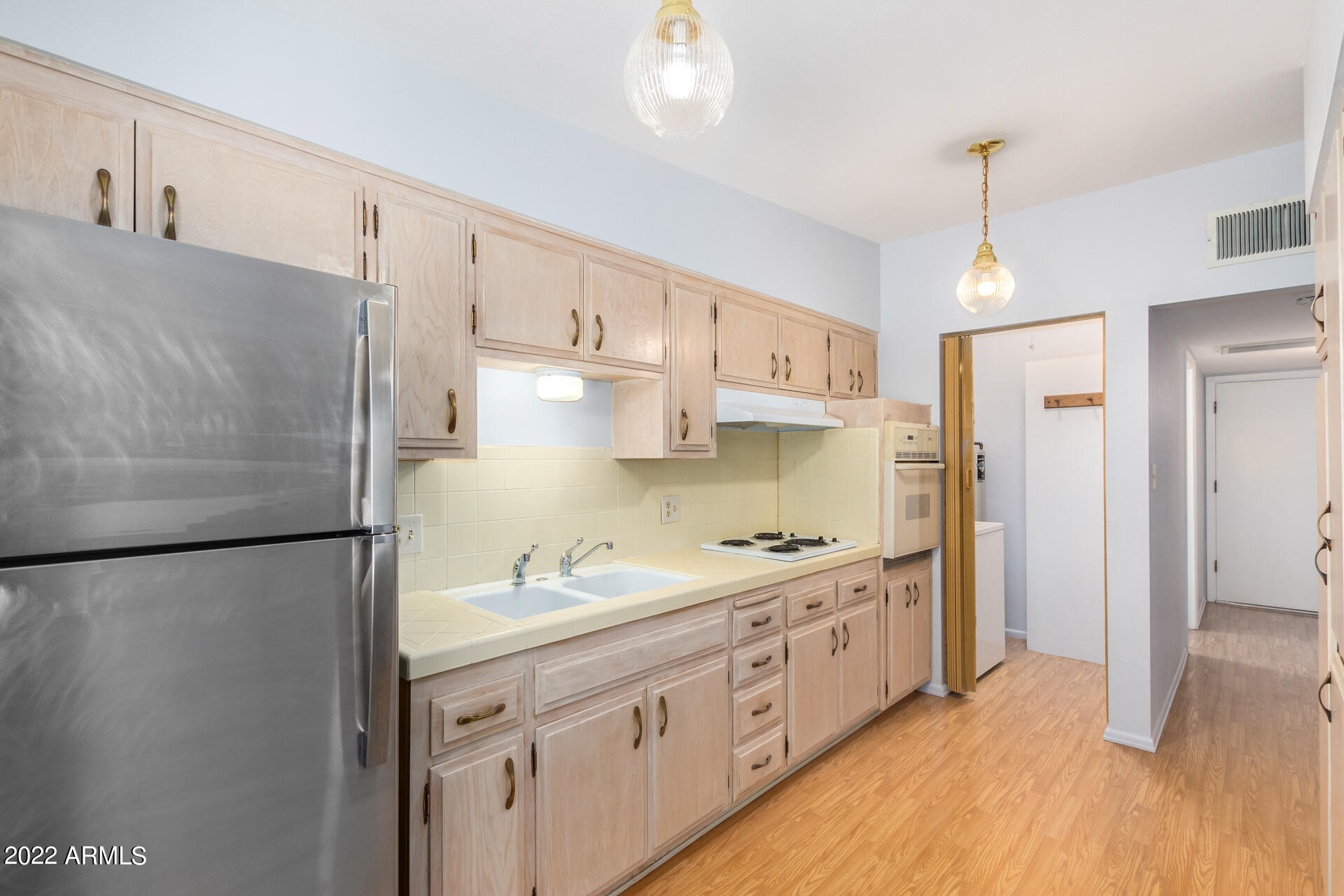 10435 W PEORIA Avenue
