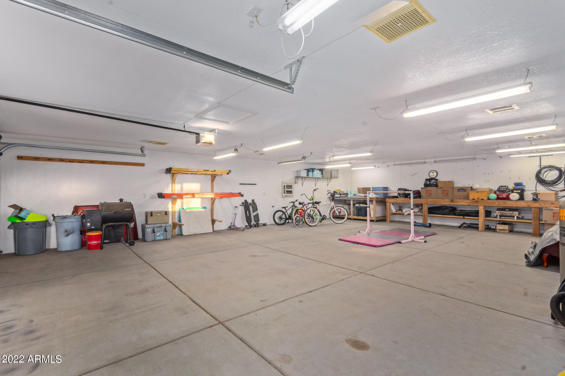 555 S WICKIUP Road