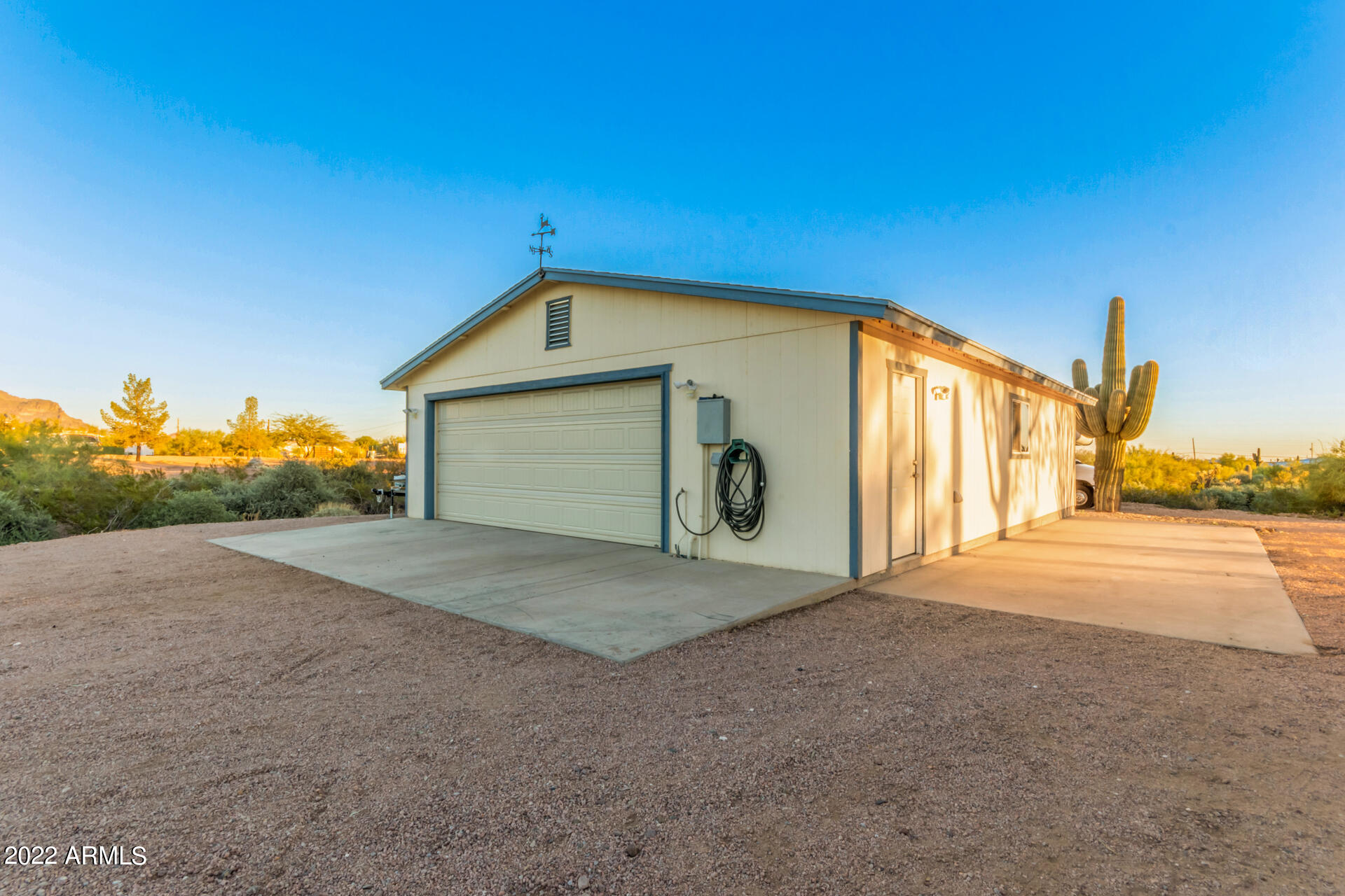 555 S WICKIUP Road