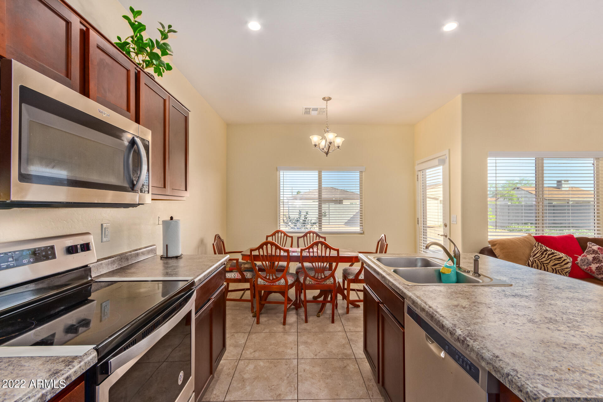 2512 E MOBILE Lane
