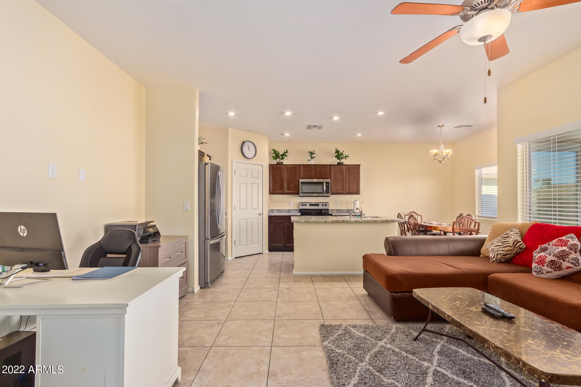 2512 E MOBILE Lane
