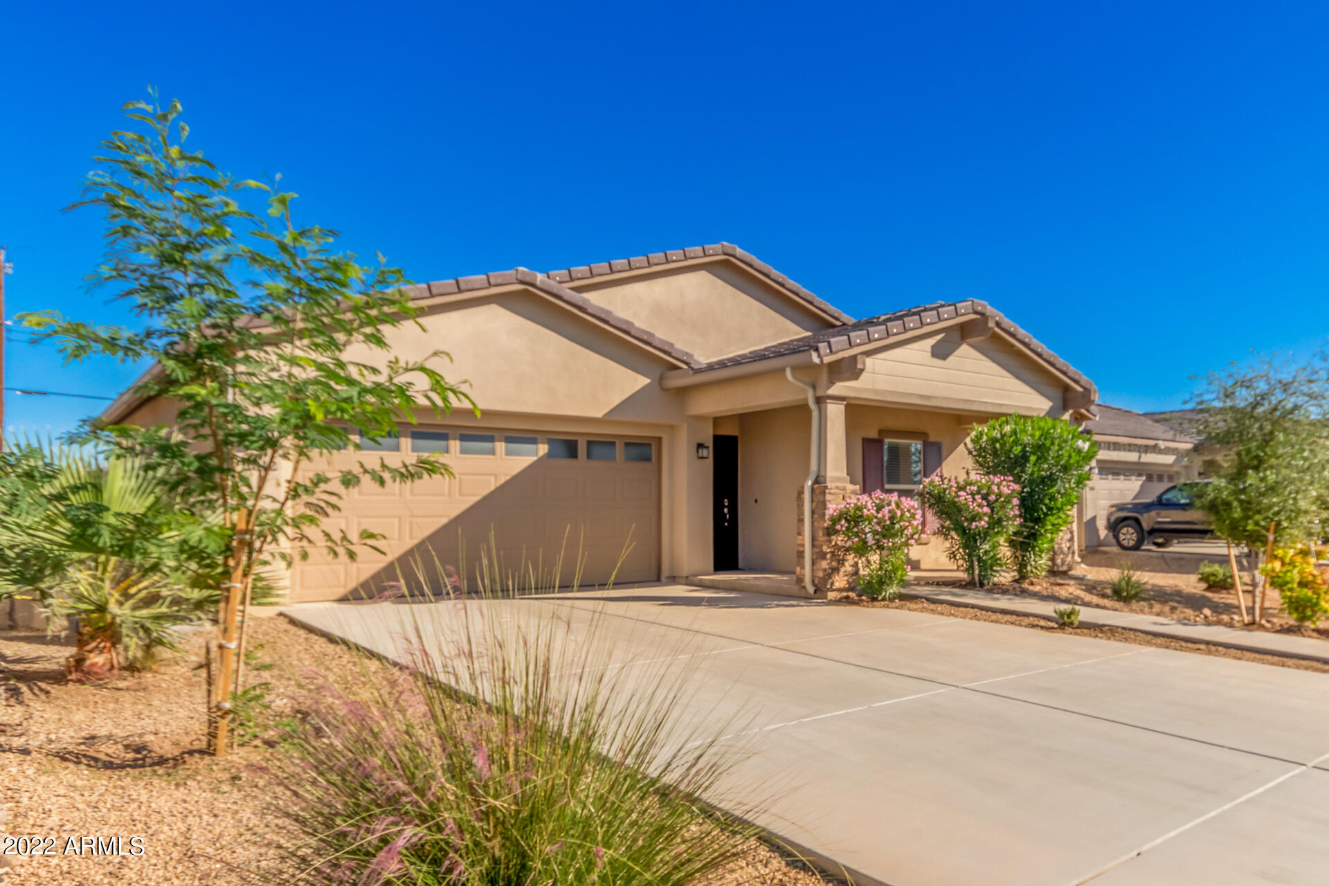 2512 E MOBILE Lane