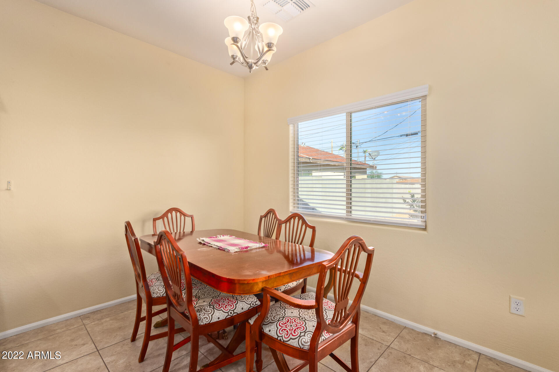 2512 E MOBILE Lane