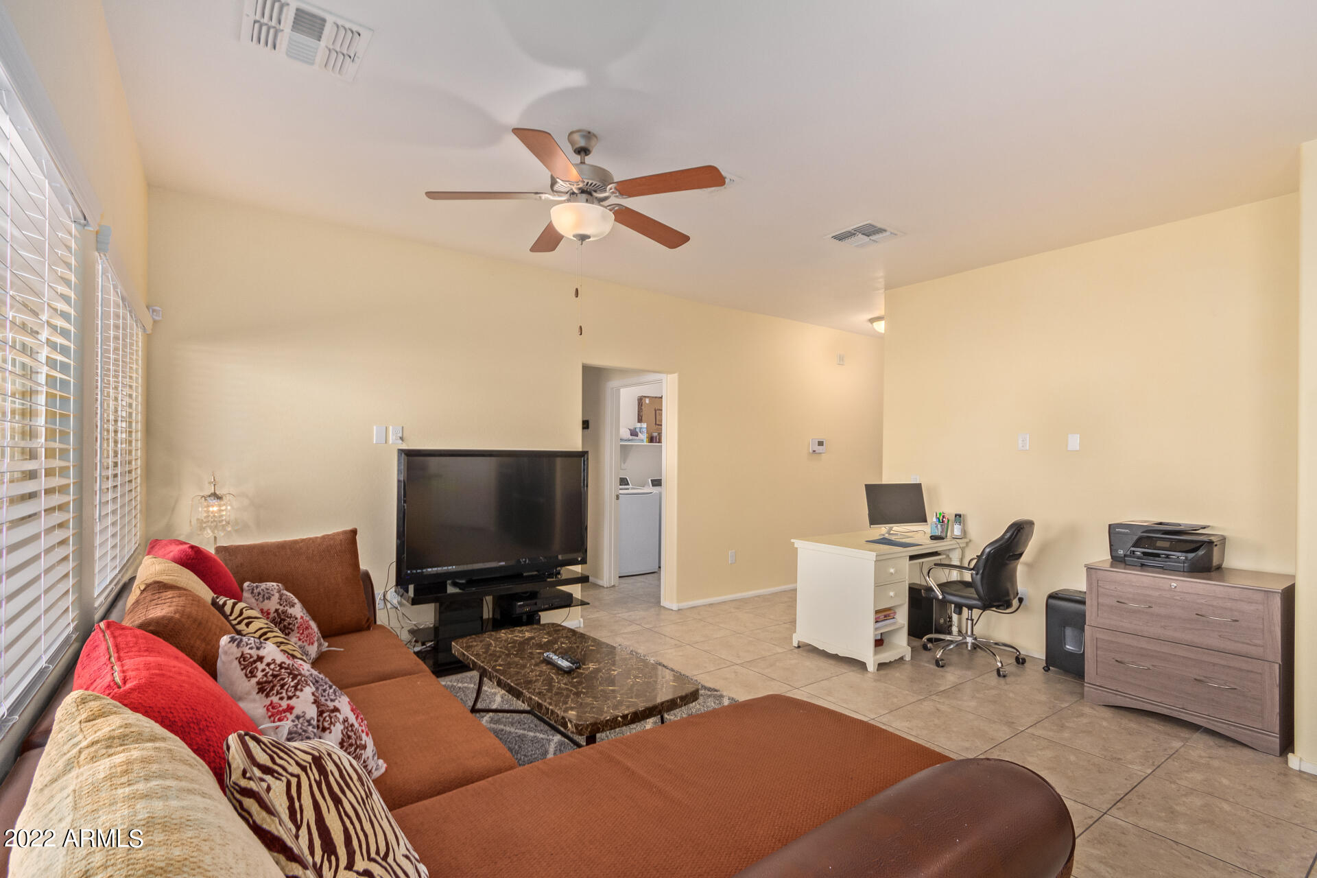 2512 E MOBILE Lane