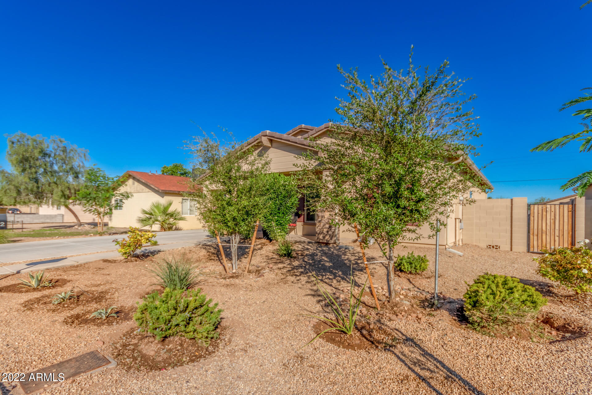 2512 E MOBILE Lane