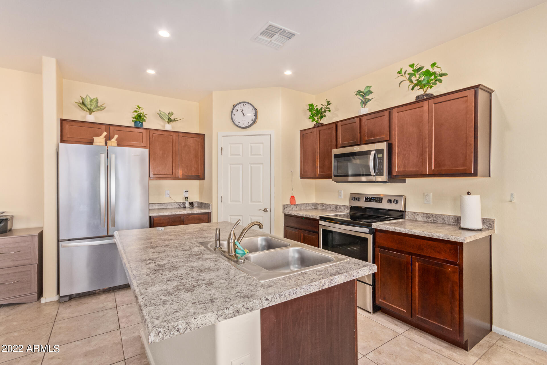 2512 E MOBILE Lane