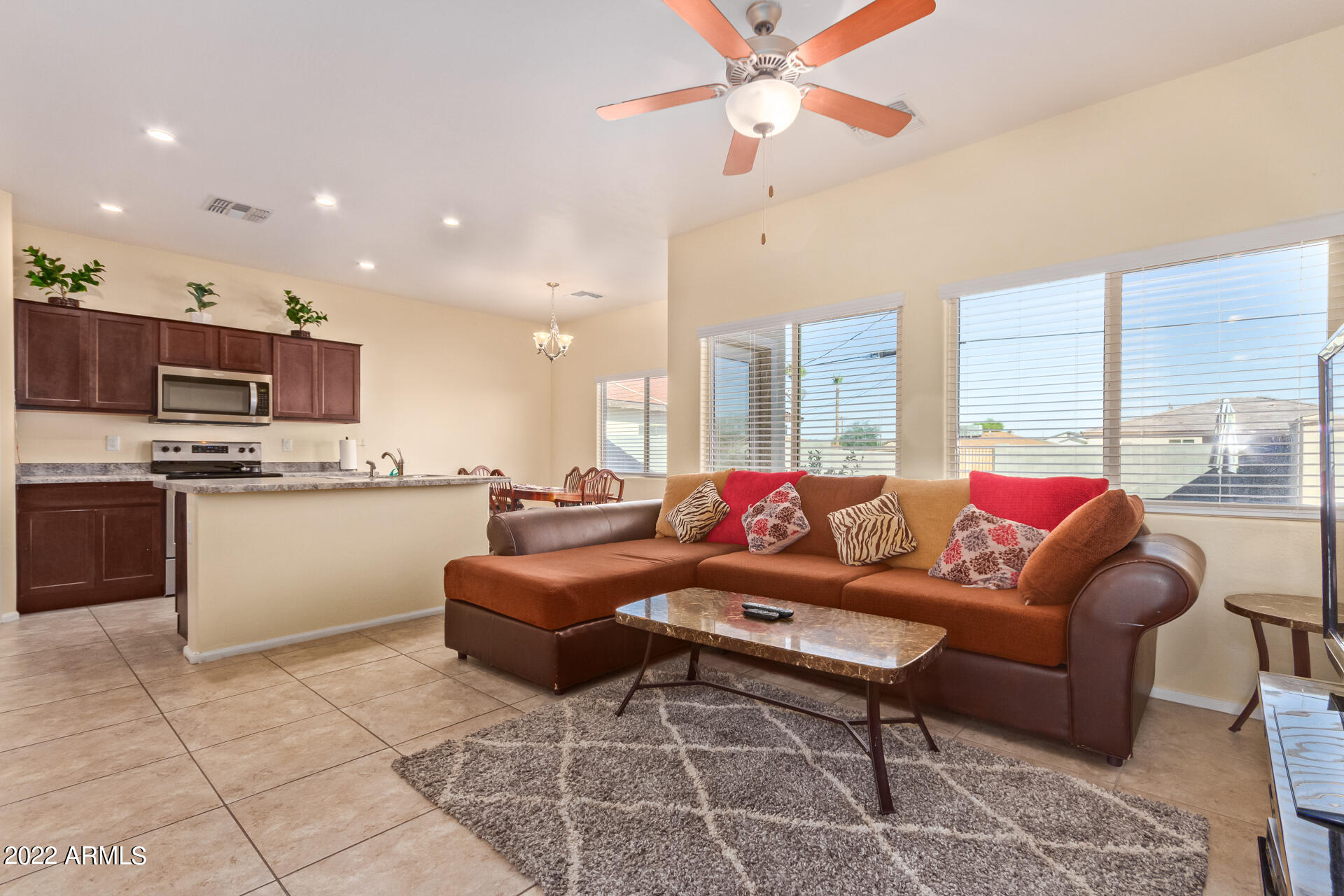 2512 E MOBILE Lane