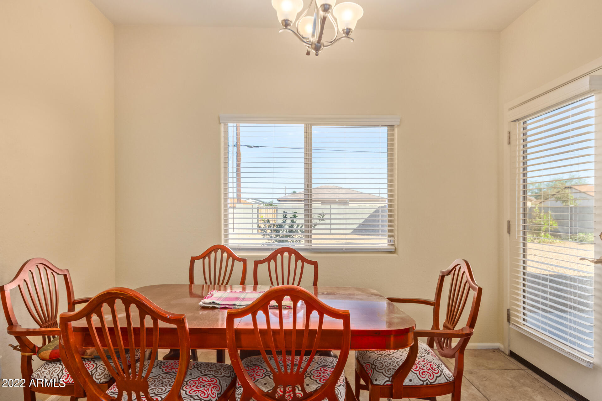 2512 E MOBILE Lane