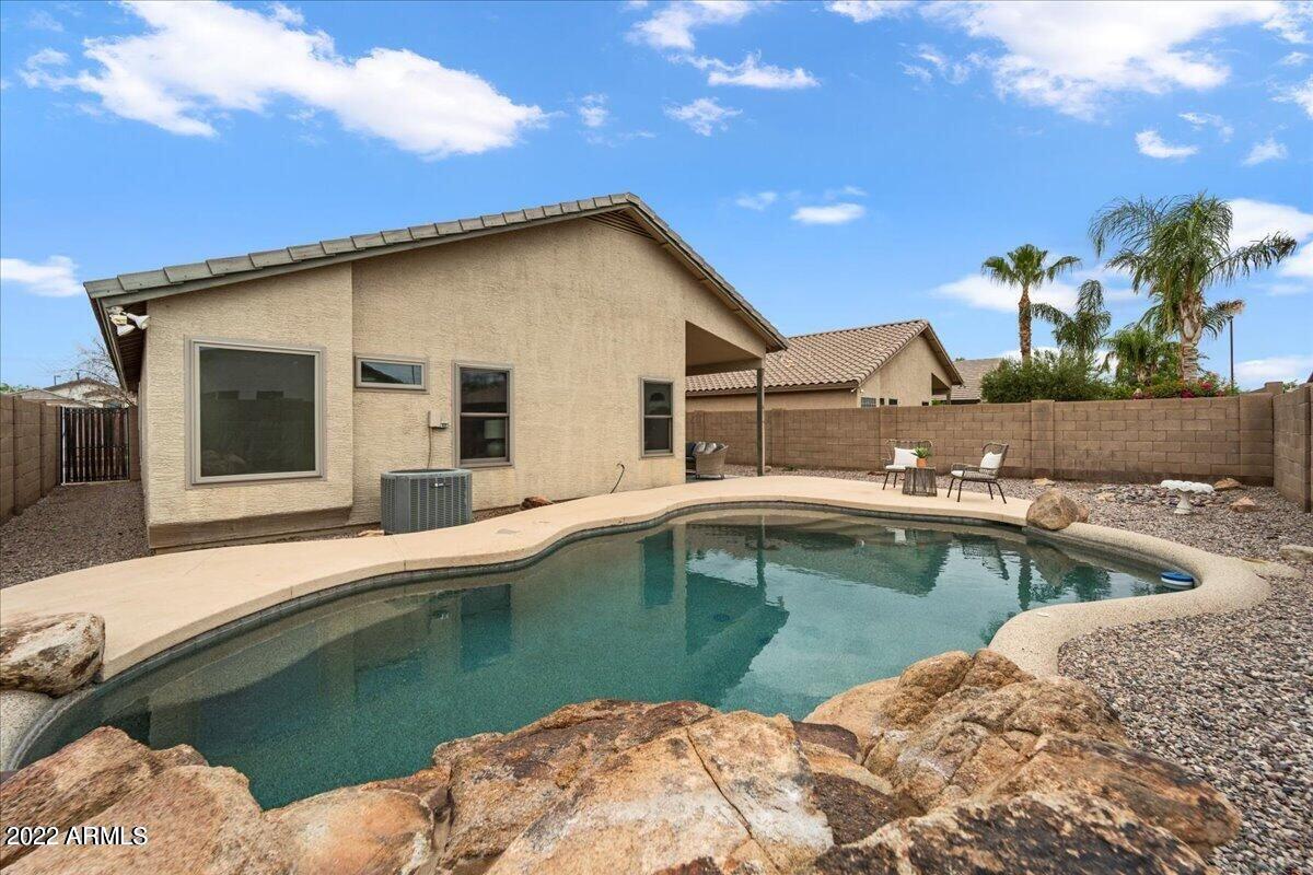 1833 E PONY Lane